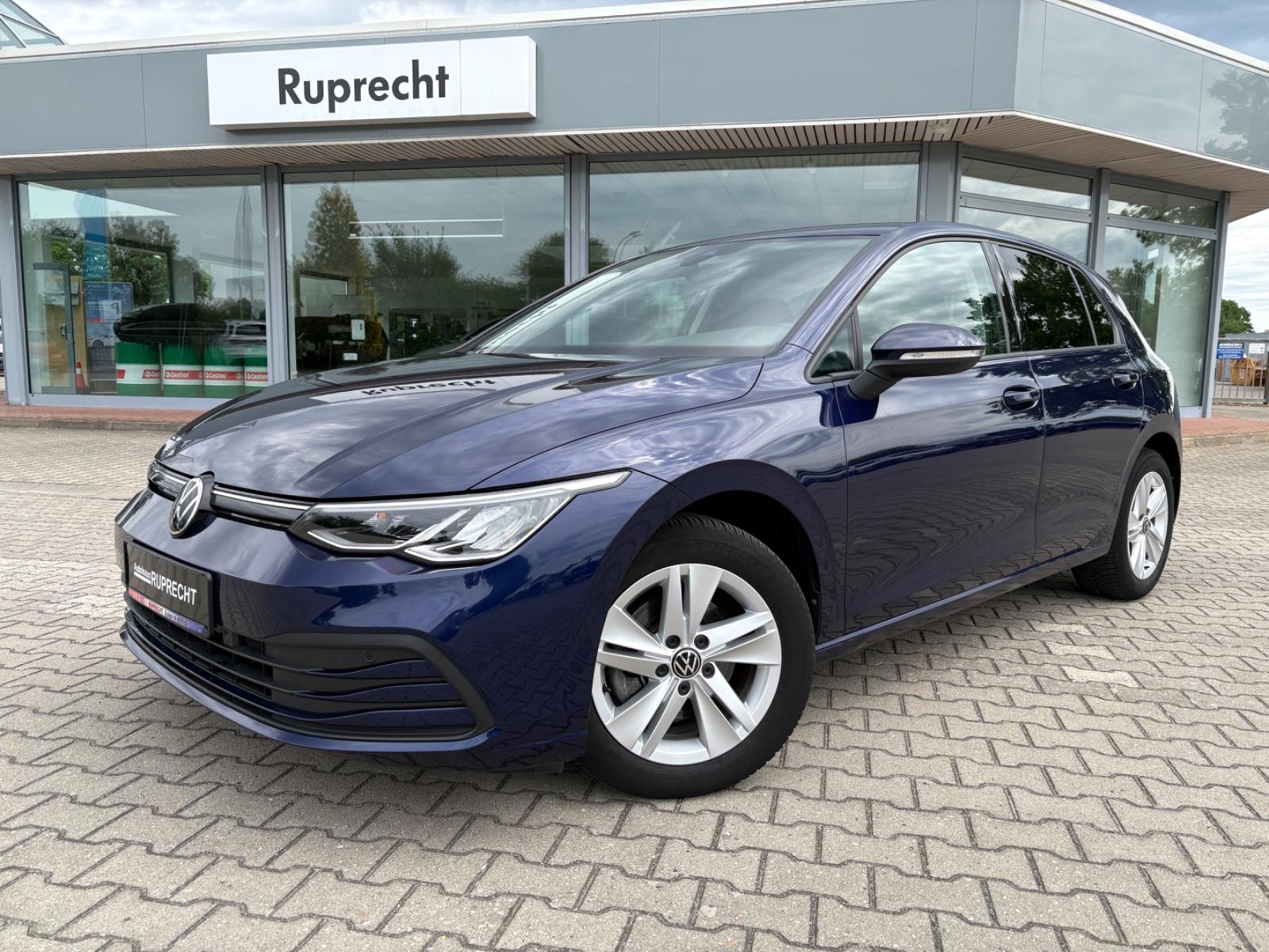 Volkswagen Golf VIII 1.5 eTSI DSG Life ACC App Digi DAB LED