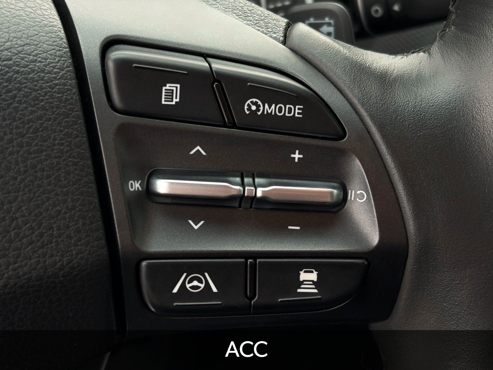 Fahrzeugabbildung Hyundai KONA E Select CarPlay Kamera SHZ LHZ DAB+