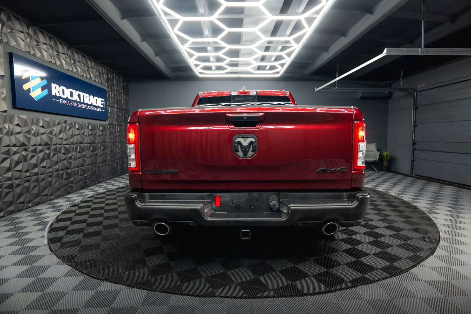 Fahrzeugabbildung Dodge RAM 5.7 V8 HEMI 4x4 OFFROAD Night-Paket *LED*19%