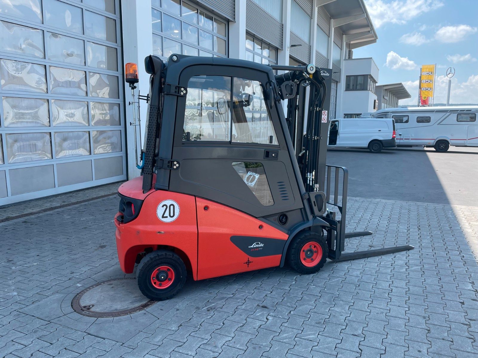 Fahrzeugabbildung Linde H14D-01 / HH 4,6m / 1.453h / Diesel / SS / Waage