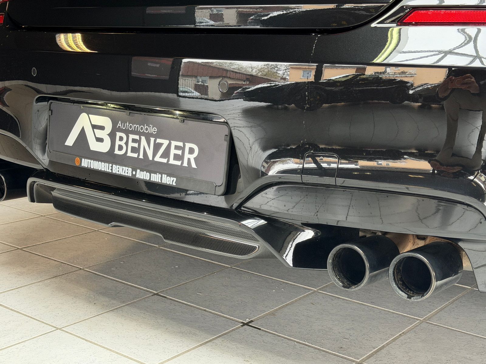 Fahrzeugabbildung BMW M6 Gran Coupe/CARBON/EXCLUSIVE/BLACK&RED/