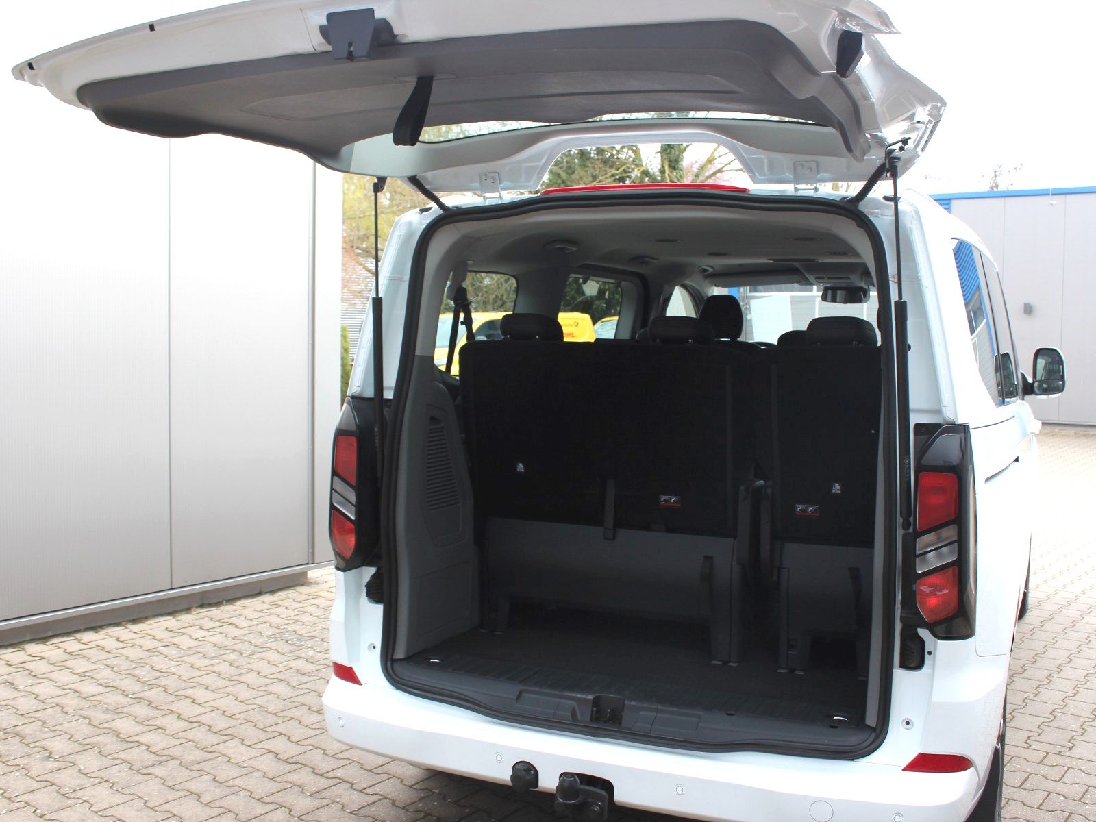 Fahrzeugabbildung Ford Tourneo Custom Plug-in Hybrid 340 L1 Titanium