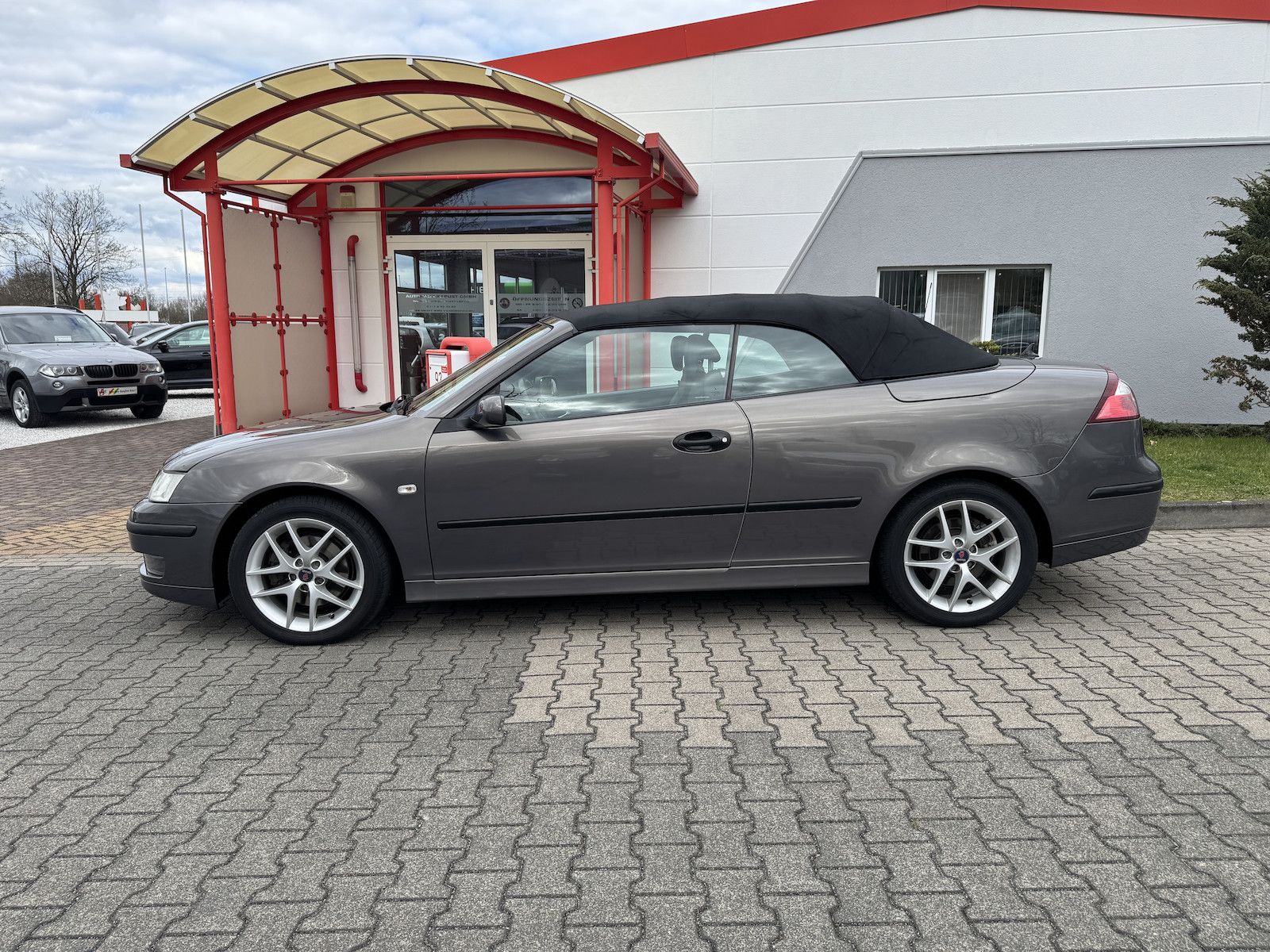 Fahrzeugabbildung Saab 9-3 1.9 Cabrio Automatik/StandHz/Leder/Navi/Ahk