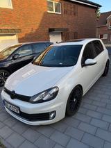 Volkswagen Golf 2.0 TSI GTI adidas GTI - Volkswagen Golf: GTI Adidas