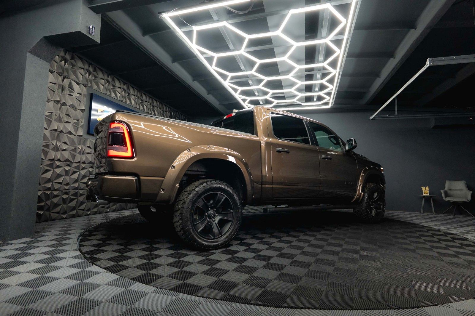 Fahrzeugabbildung Dodge RAM 5.7 V8 HEMI 4x4 OFFROAD Night Limited 19%