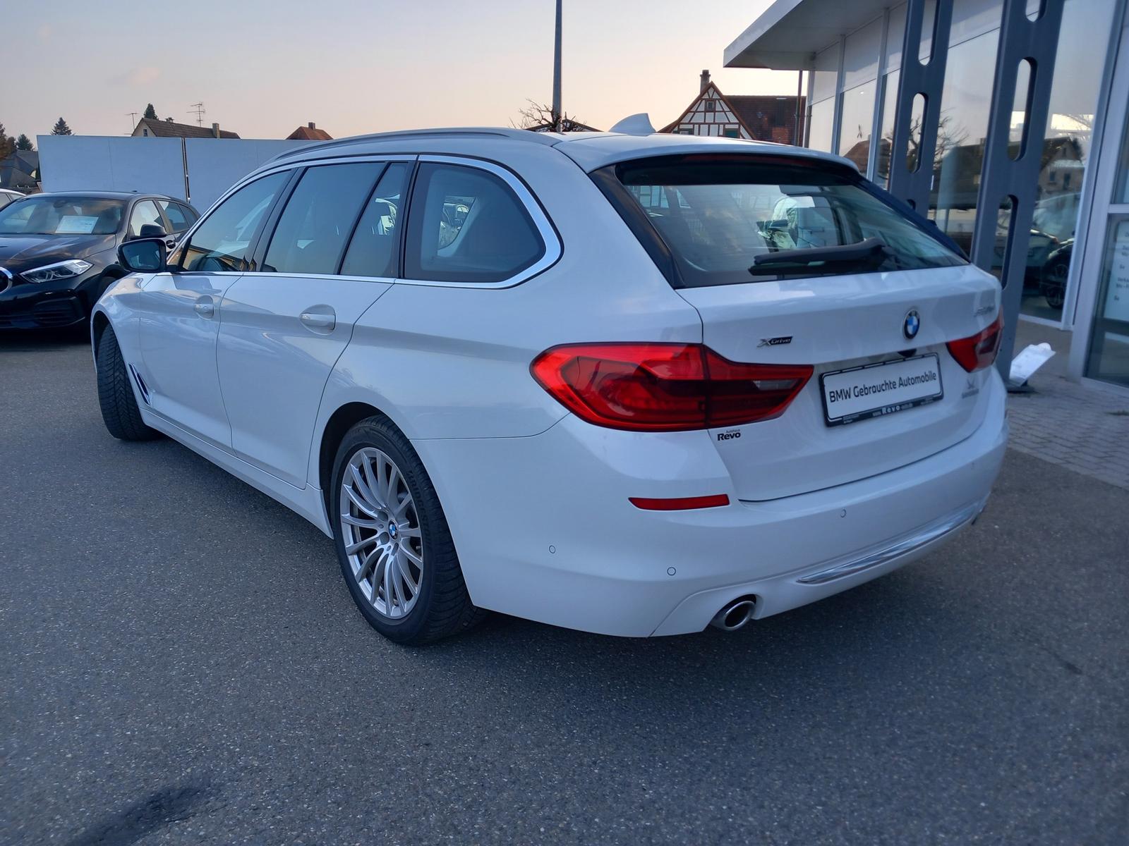 BMW 520d xDrive Touring Aut Luxury Line AHK Panorama