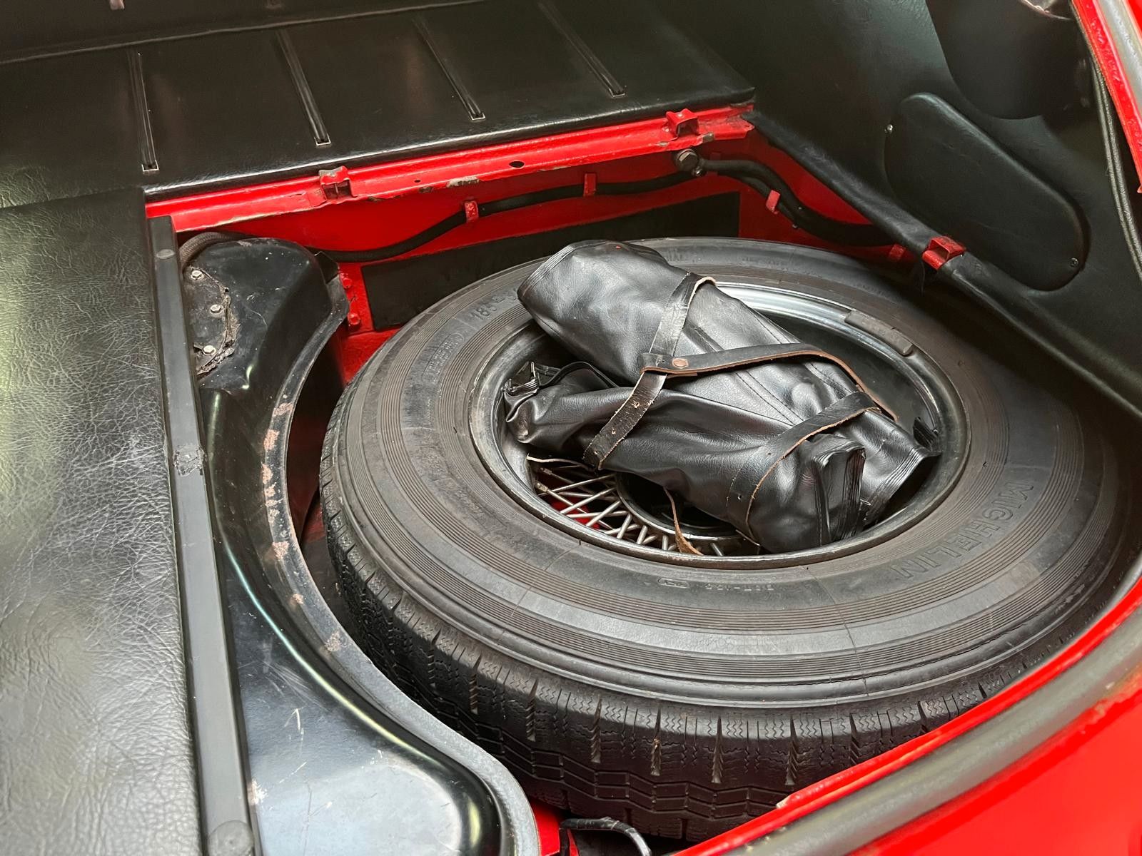 Fahrzeugabbildung Jaguar E-Type 4.2 Coupe Serie 1.5 6-Zylinder