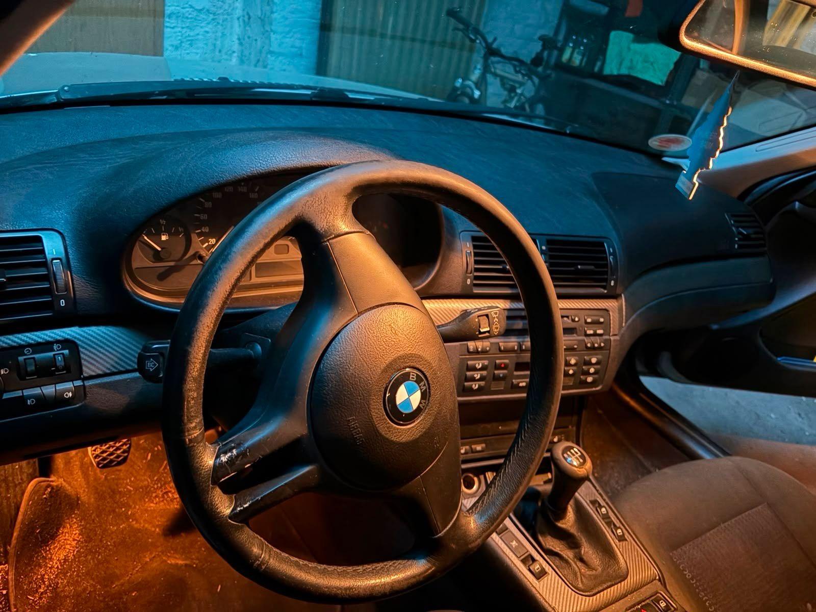 BMW 318 2004 — photo 6