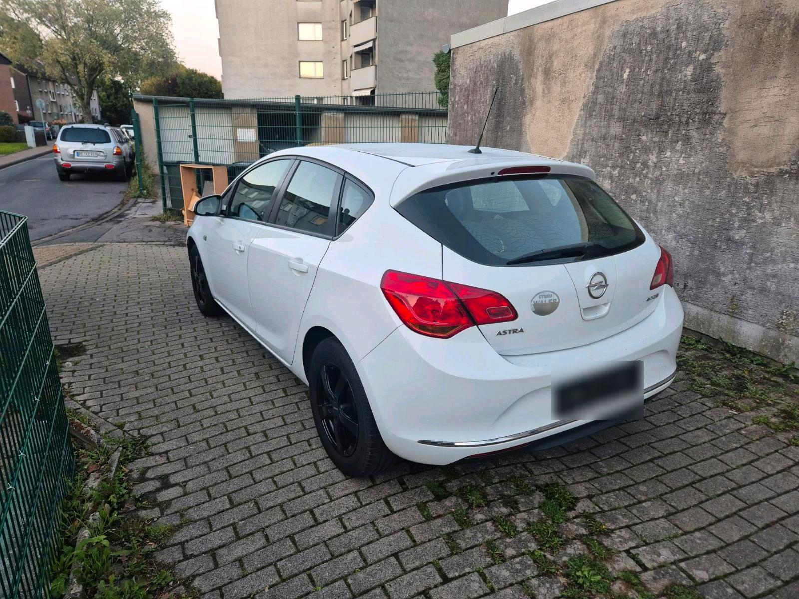 Opel Astra 2013 — engine 84 HP (62kW)