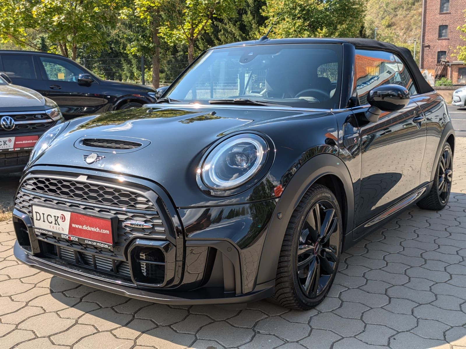 Fahrzeugabbildung MINI Cooper S Cabrio John JCW LED/TEMP/HARMAN/CAM/HuD