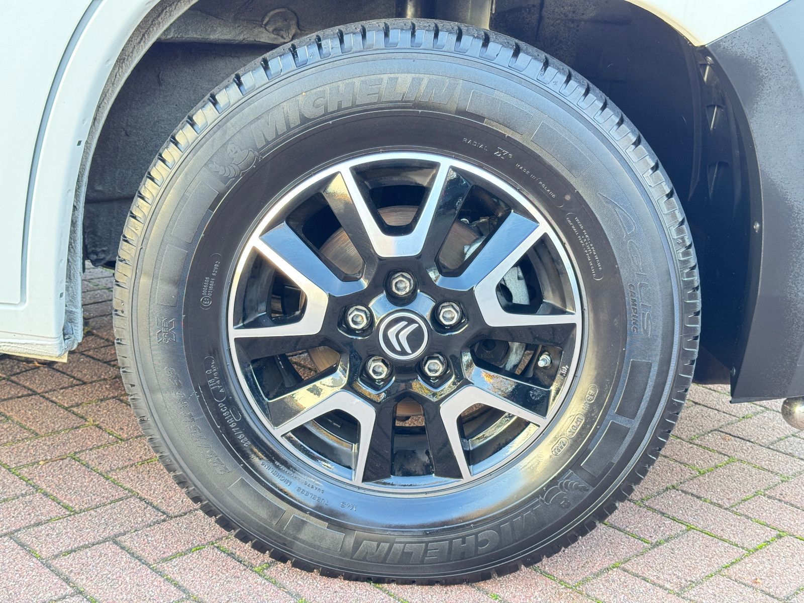 Fahrzeugabbildung Bürstner Campeo Black Forest C 600 AUFSTELLDACH SHZ NAVI+