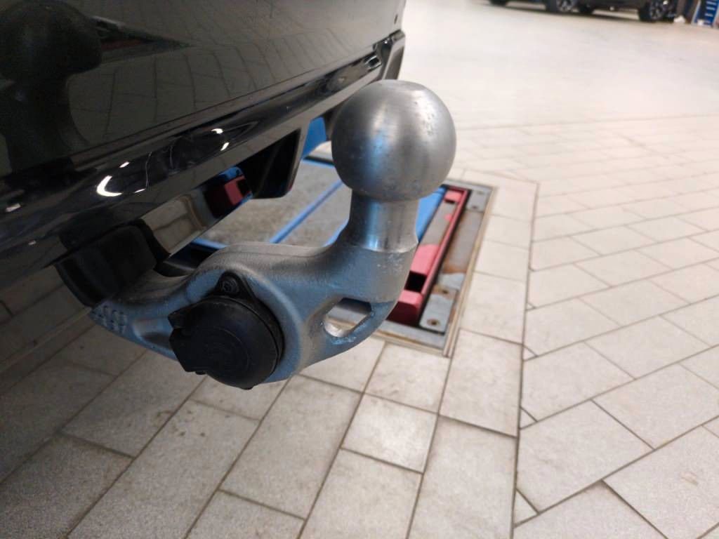 Fahrzeugabbildung BMW 218 i Active Tourer M Sport HuD Leder Kamera AHK