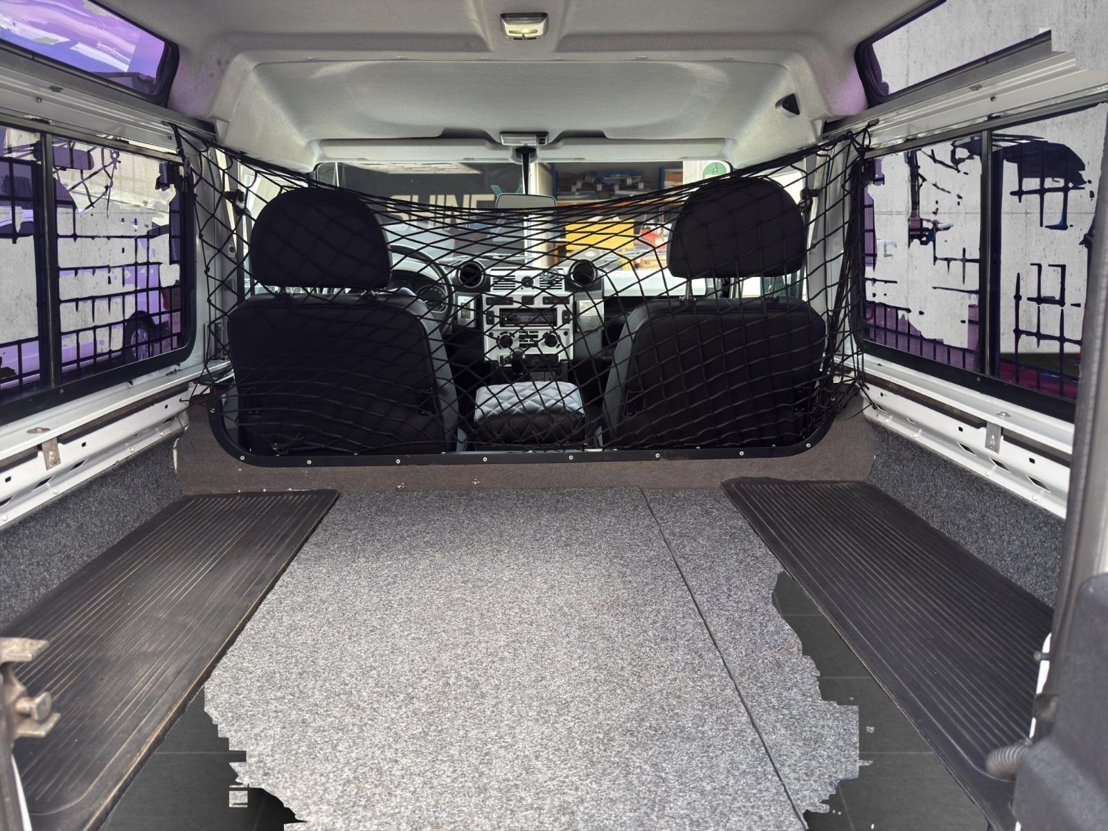 LAND ROVER DEFENDER - 90 HARD TOP -  122 CV - BVM