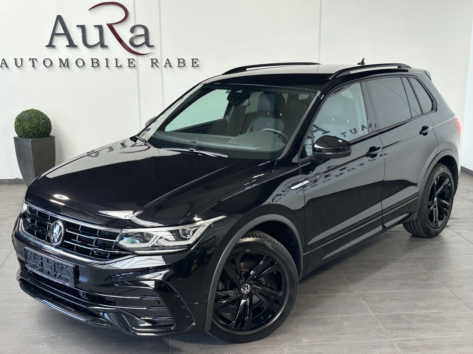 Fahrzeugabbildung Volkswagen Tiguan 1.5 TSI DSG R-Line NAV+LED+ACC+SHZ+HK
