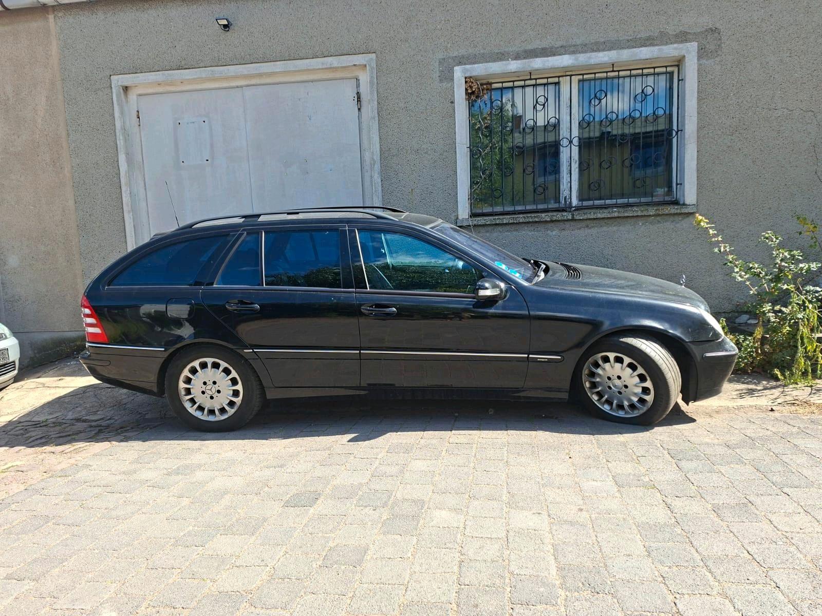 Mercedes-Benz C180 2004 — photo 12