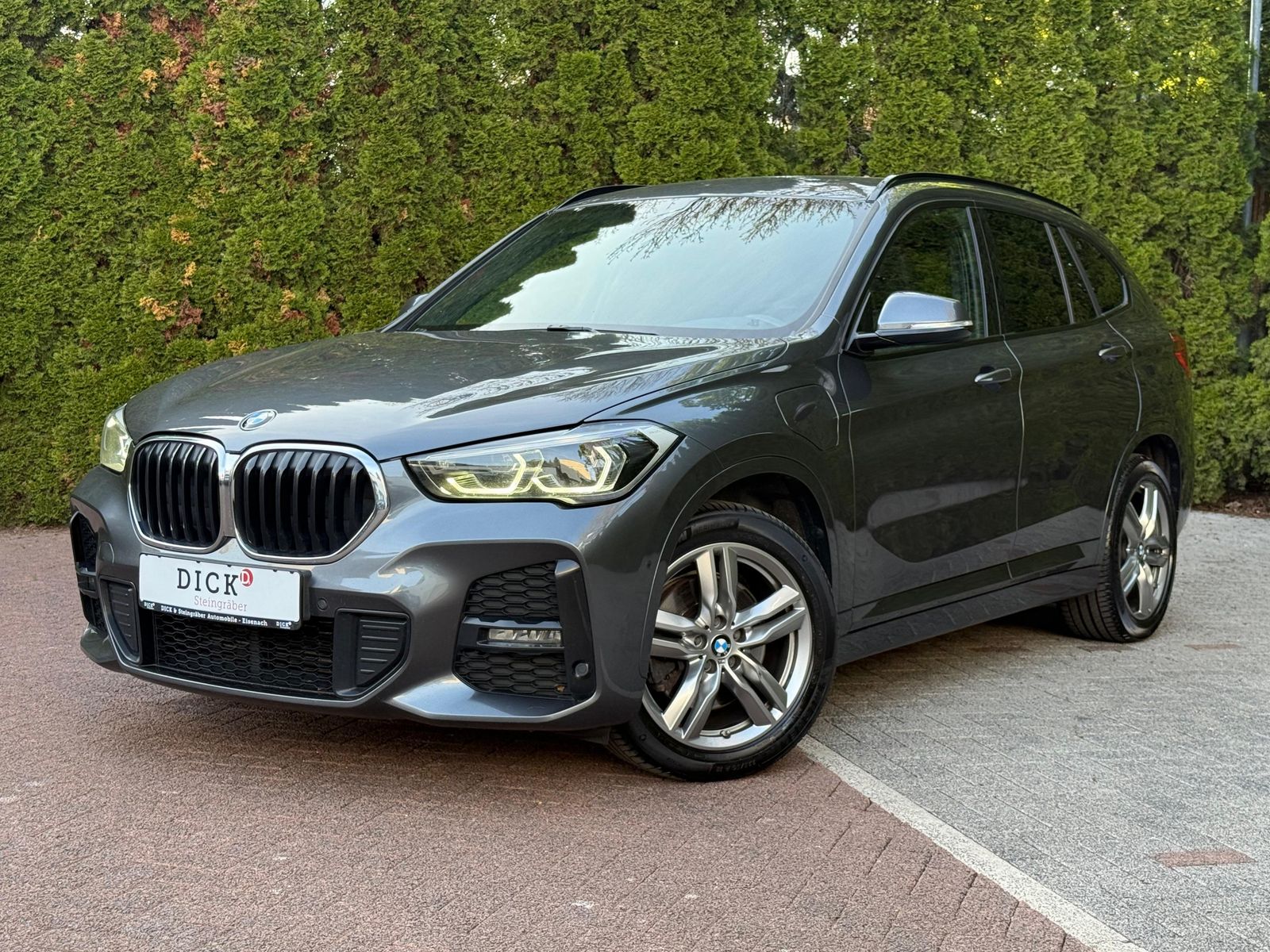 Fahrzeugabbildung BMW X1 xDrive 25 e M Sport/M PAKET LED+LEDER+NAV+SHZ