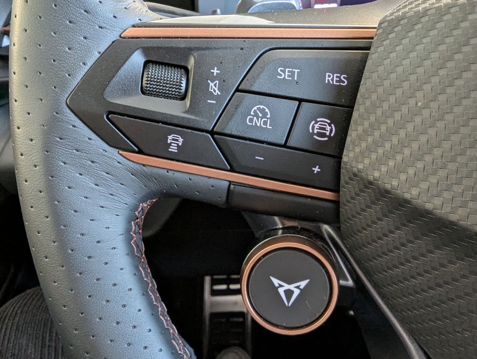 CUPRA Terramar 2.0 VZ 4D Drive-XL HUD Matrix Pano 20" - Image 21