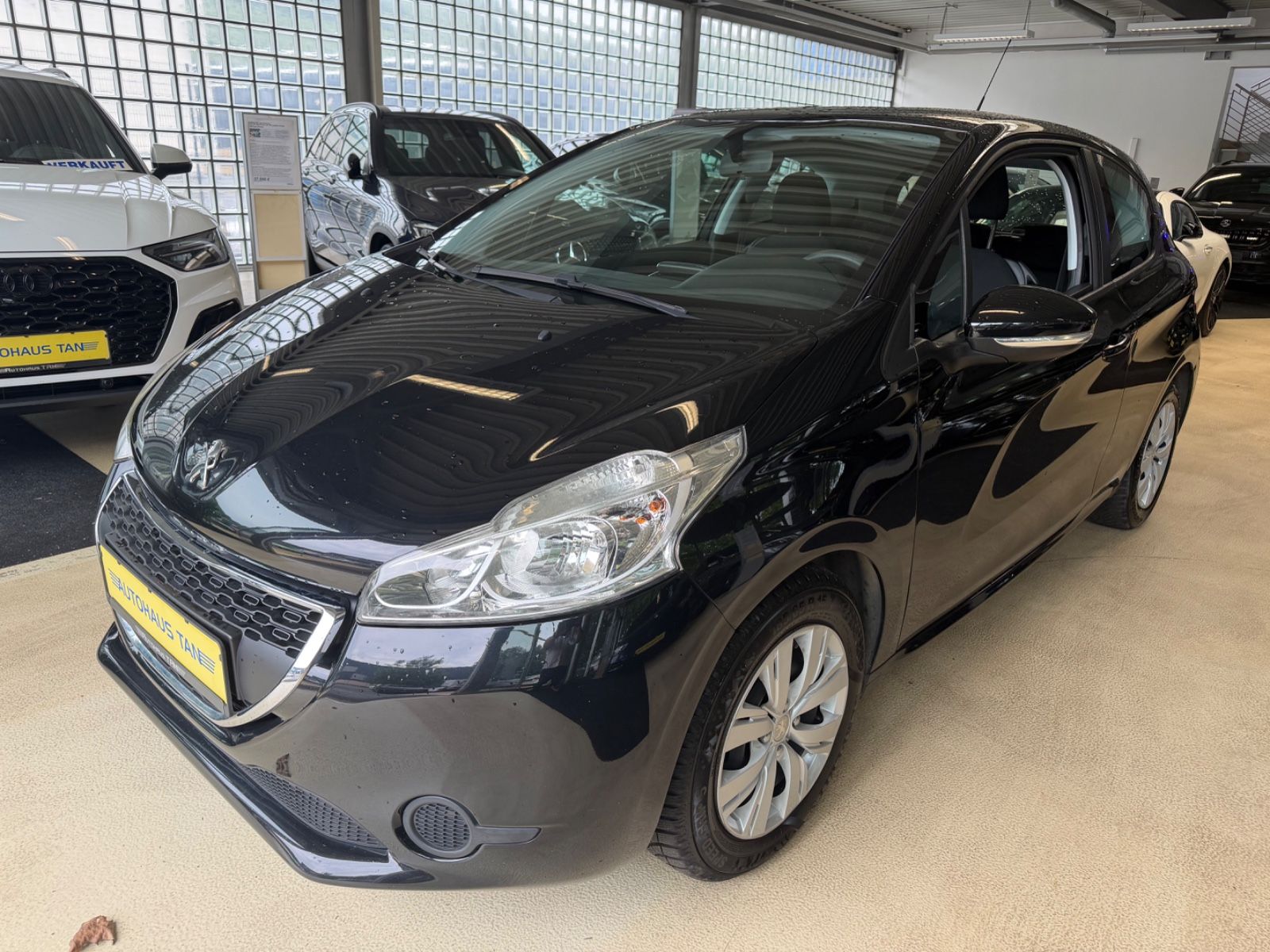 Fahrzeugabbildung Peugeot 208 Active