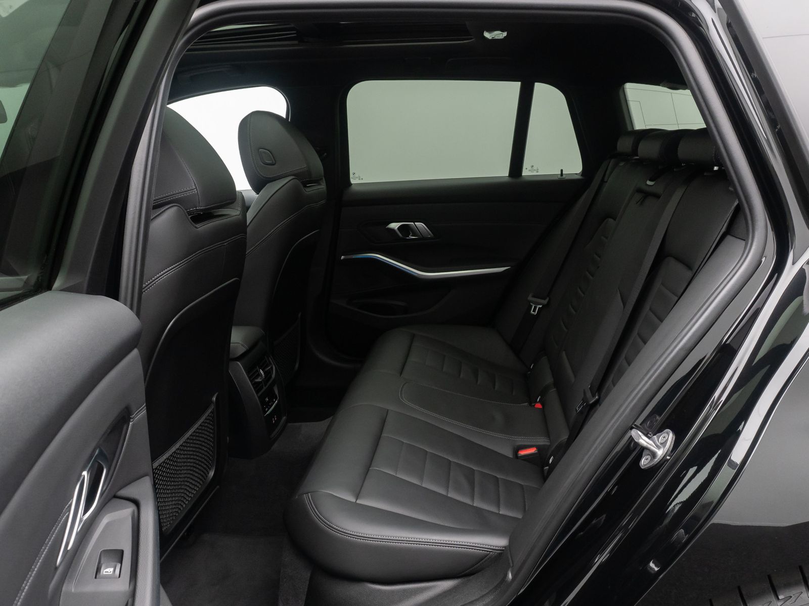 Fahrzeugabbildung BMW 330e M Sport DAB Laser HUD AHK Kamera Panorama