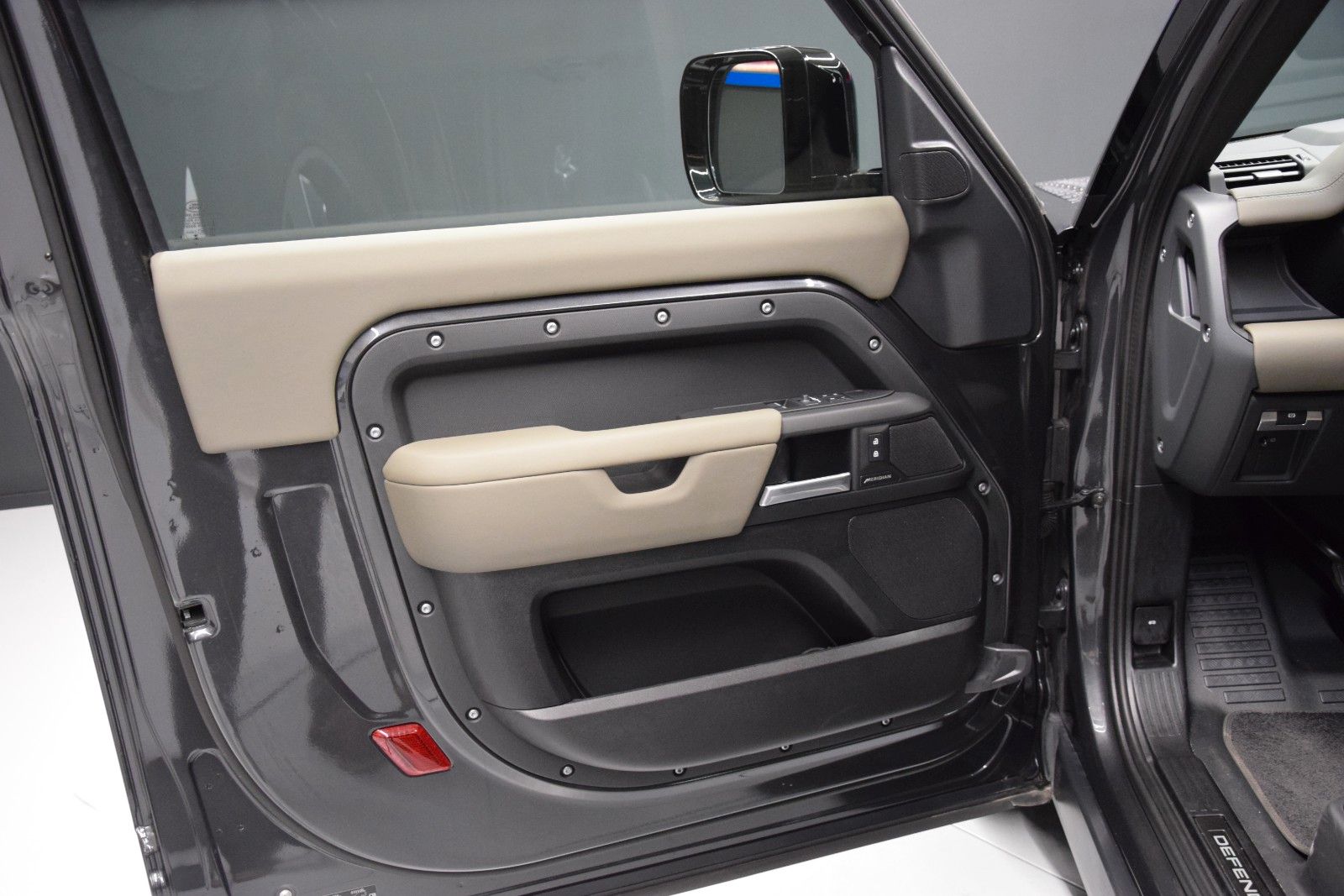 Fahrzeugabbildung Land Rover Defender 90 X-Dynamic HSE Black Pano HuD 360°