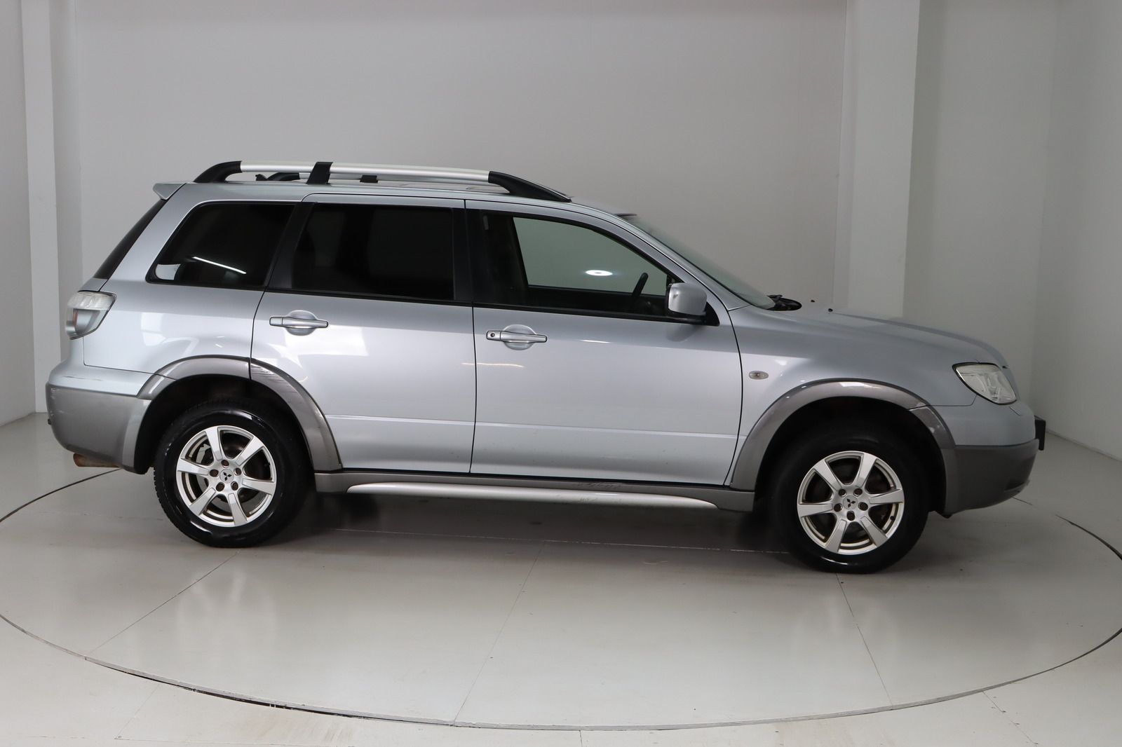 Fahrzeugabbildung Mitsubishi Outlander 2.4 Intense