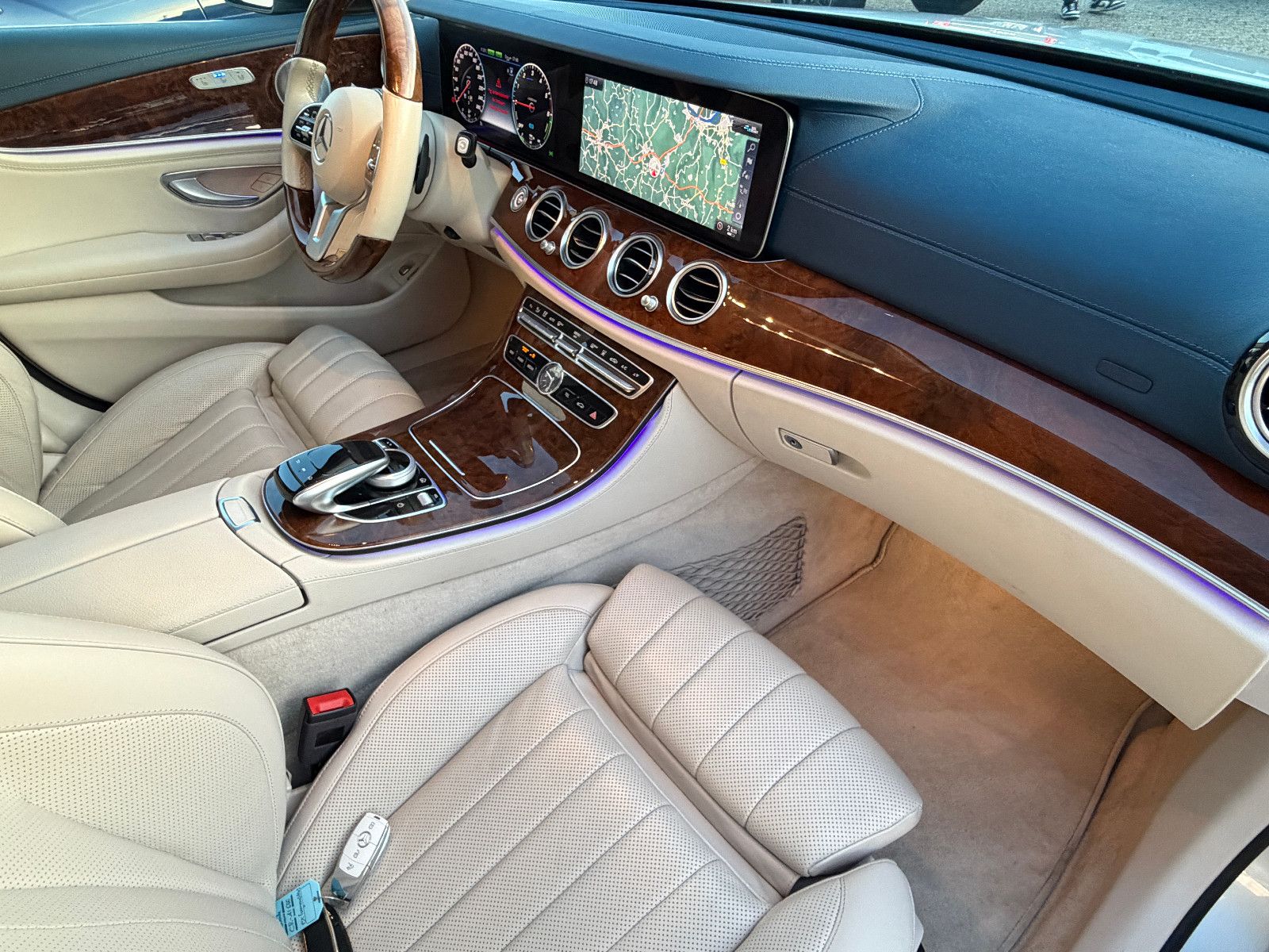 Fahrzeugabbildung Mercedes-Benz E 300 de/AMG/HEAD-UP/VIRTUAL/AMBIENTE/BURMESTER/