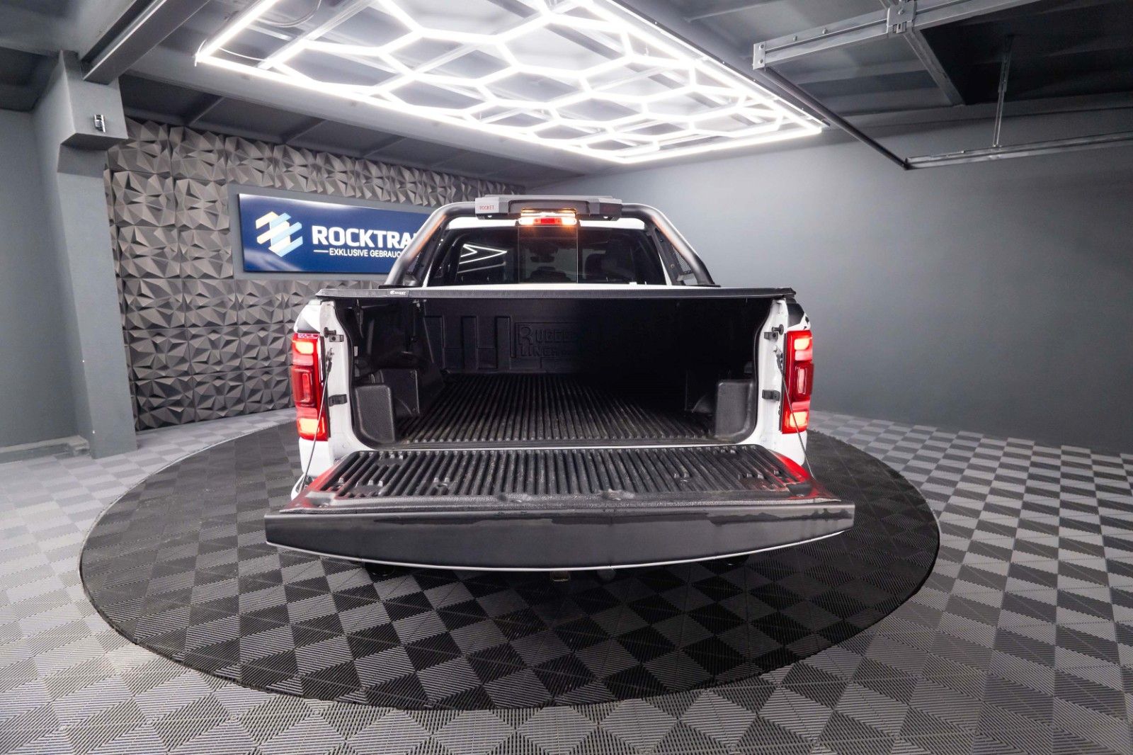 Fahrzeugabbildung Dodge RAM 5.7 V8 HEMI 4x4 OFFROAD Night-Paket Limited