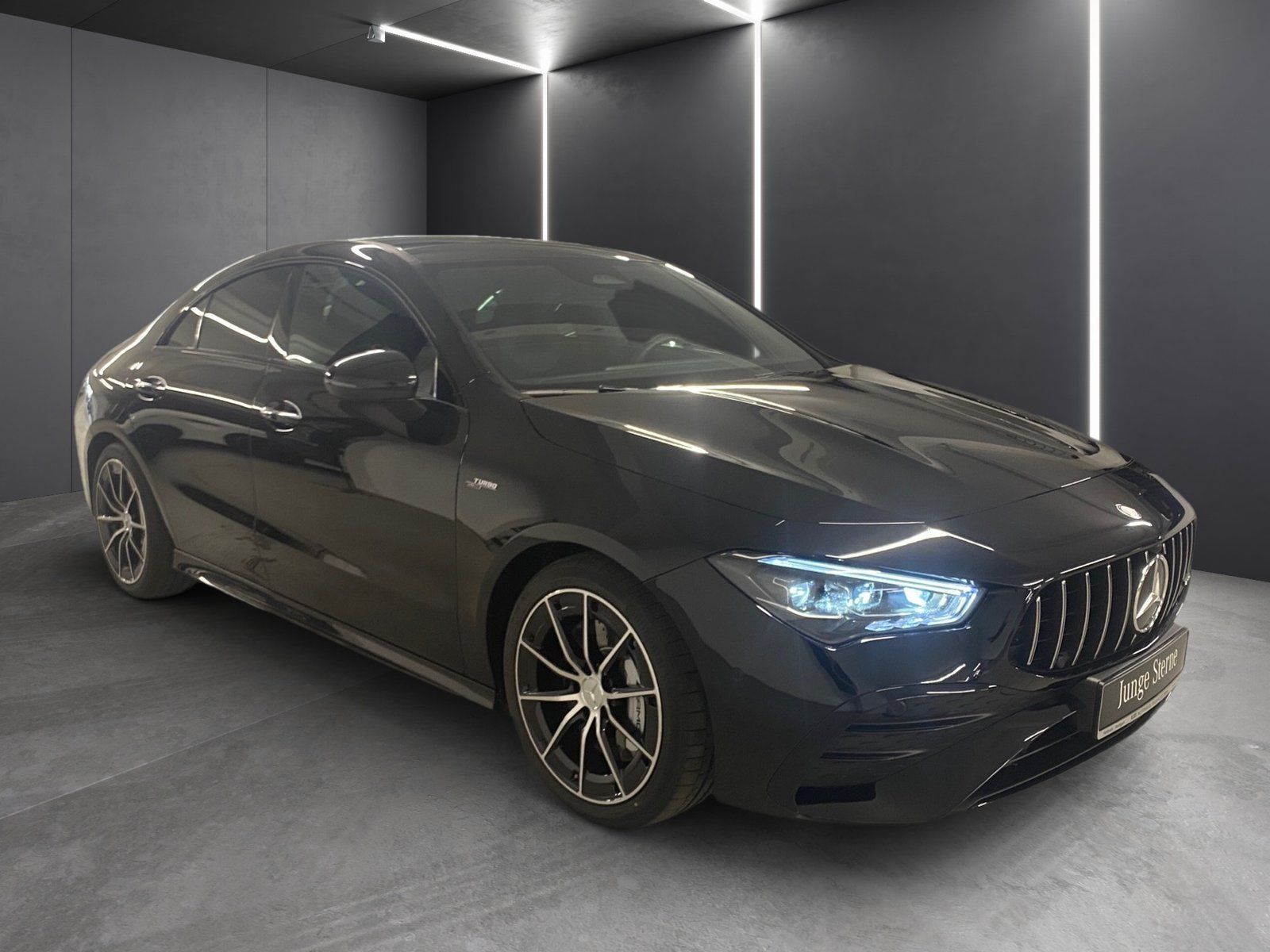 Fahrzeugabbildung Mercedes-Benz CLA 35 4M AMG Premium*Pano*Distro*Totwink*MBeam*