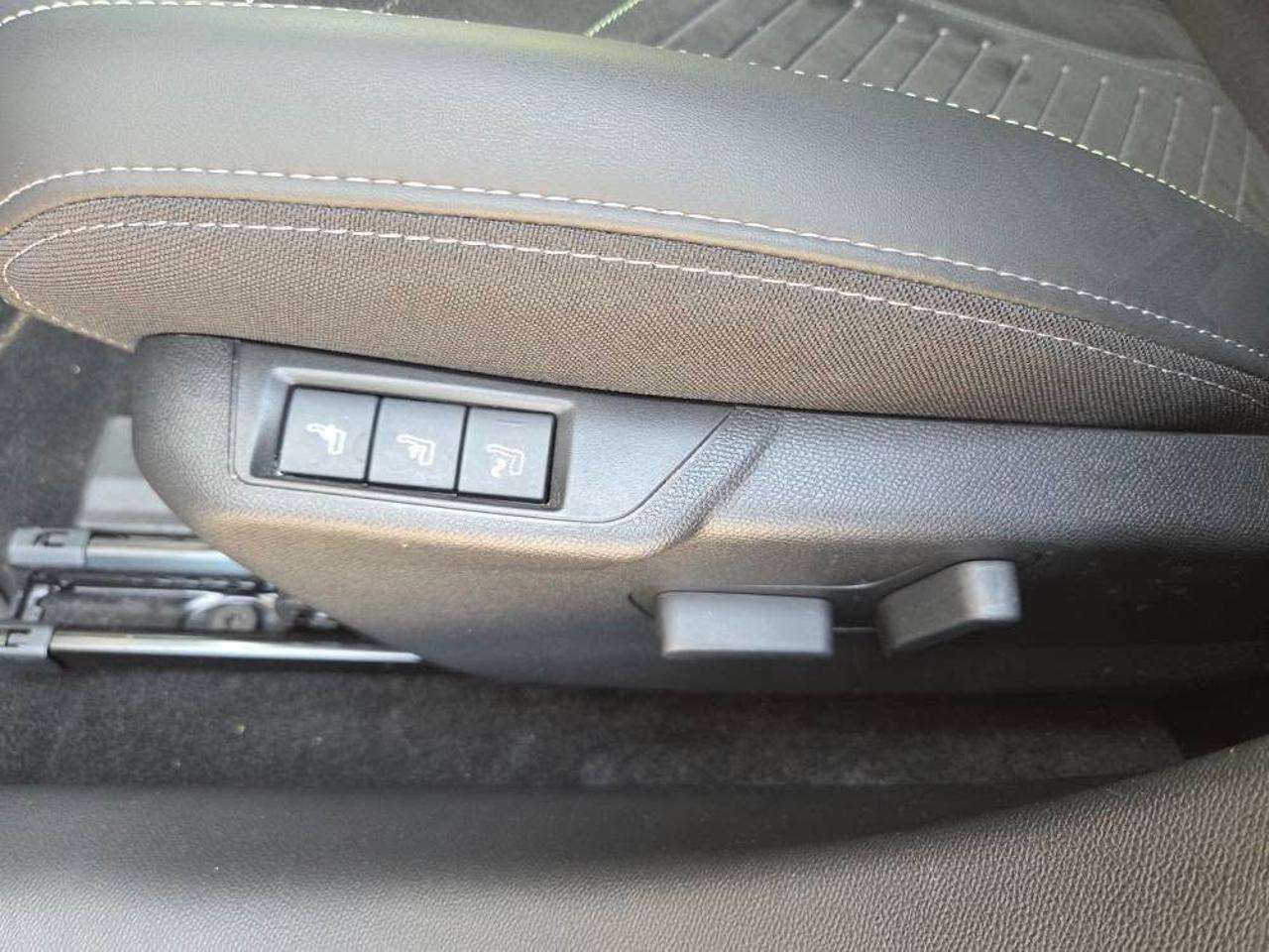 Peugeot 208 Hybrid 145 e-DCS6 GT + sedili elettr imagem 2