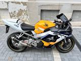 Honda CBR Fireblade 900 sc 44 - HONDA 2000 FIREBLADE