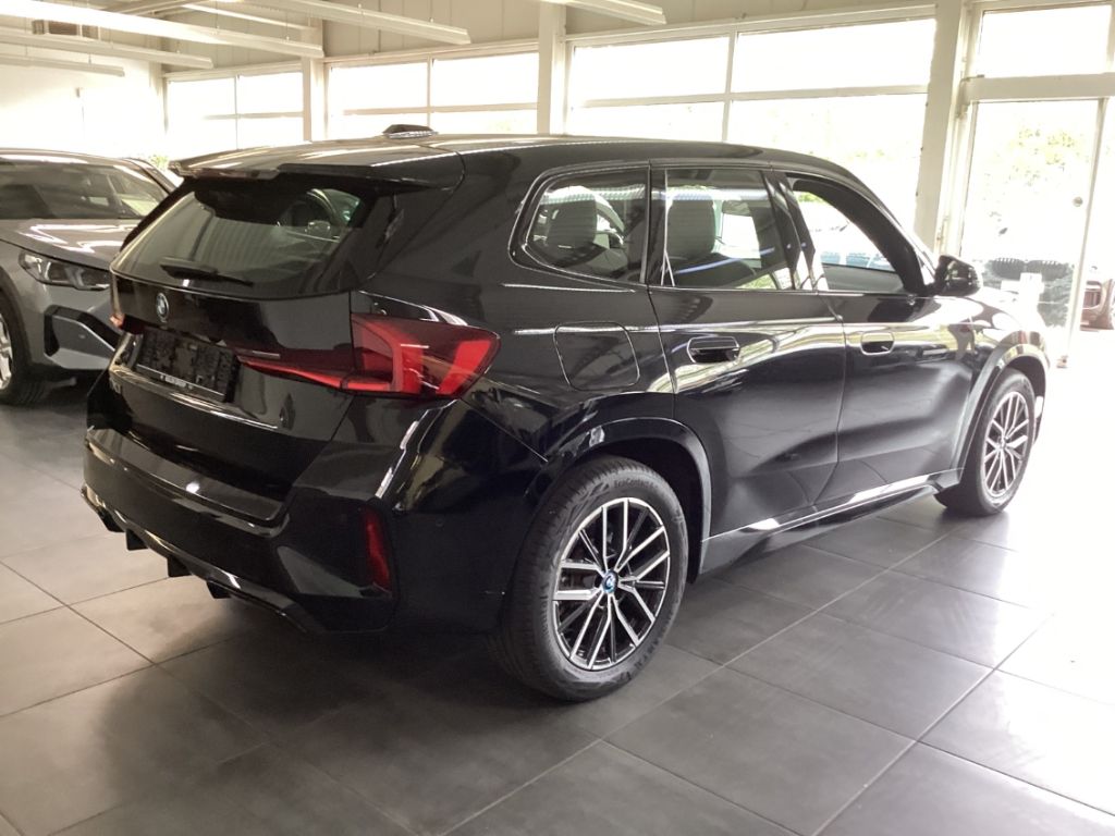BMW iX1 xDrive 30 Sportpaket AD Navi Digitales Cockp foto 7