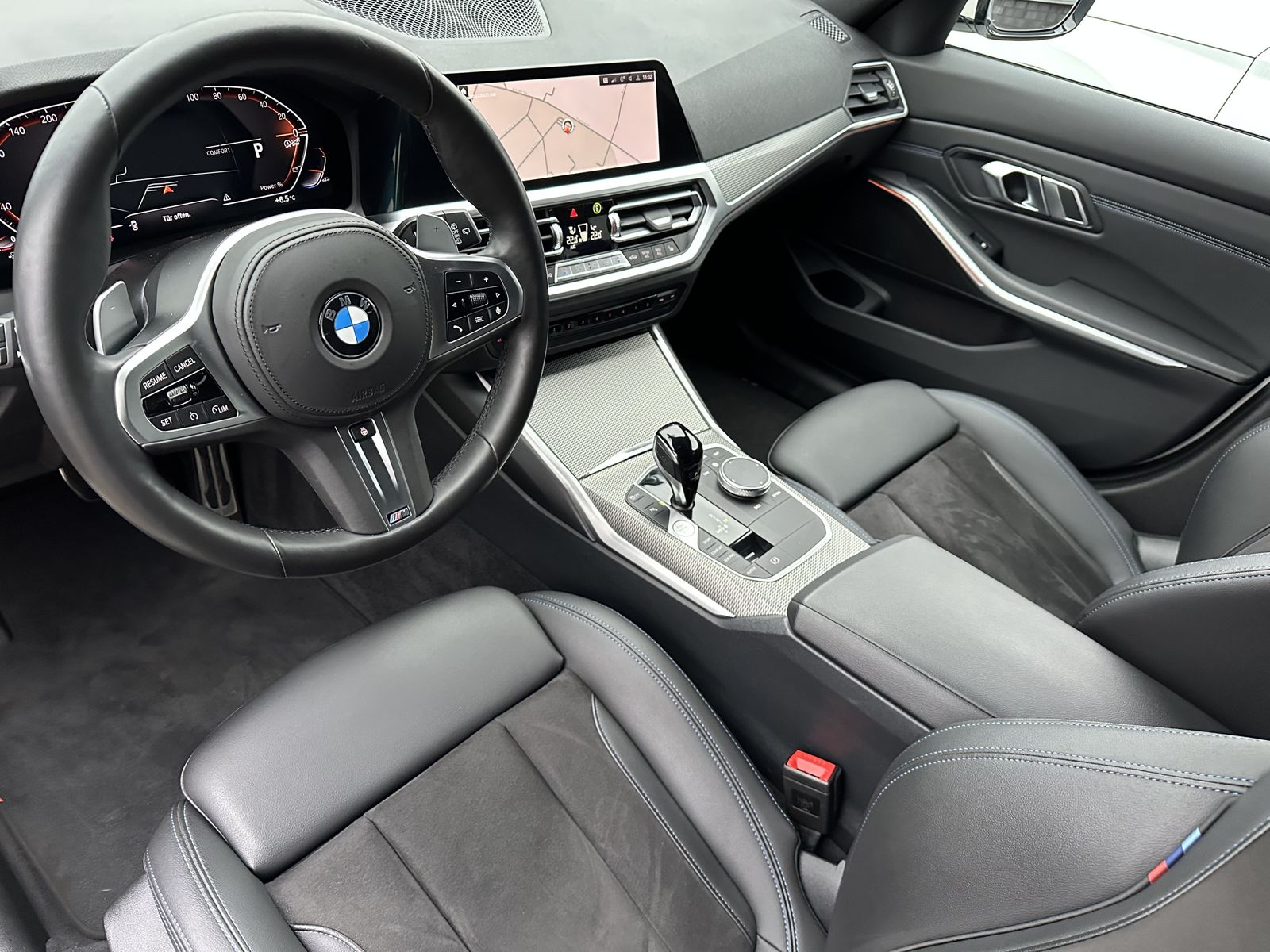Fahrzeugabbildung BMW 320d Touring xDrive M-Sport NAV+LED+STANDHEIZUNG