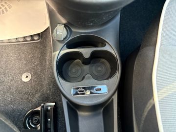 Fahrzeugabbildung Fiat 500 Lounge DAB Uconnect Temp. CarPlay uvm