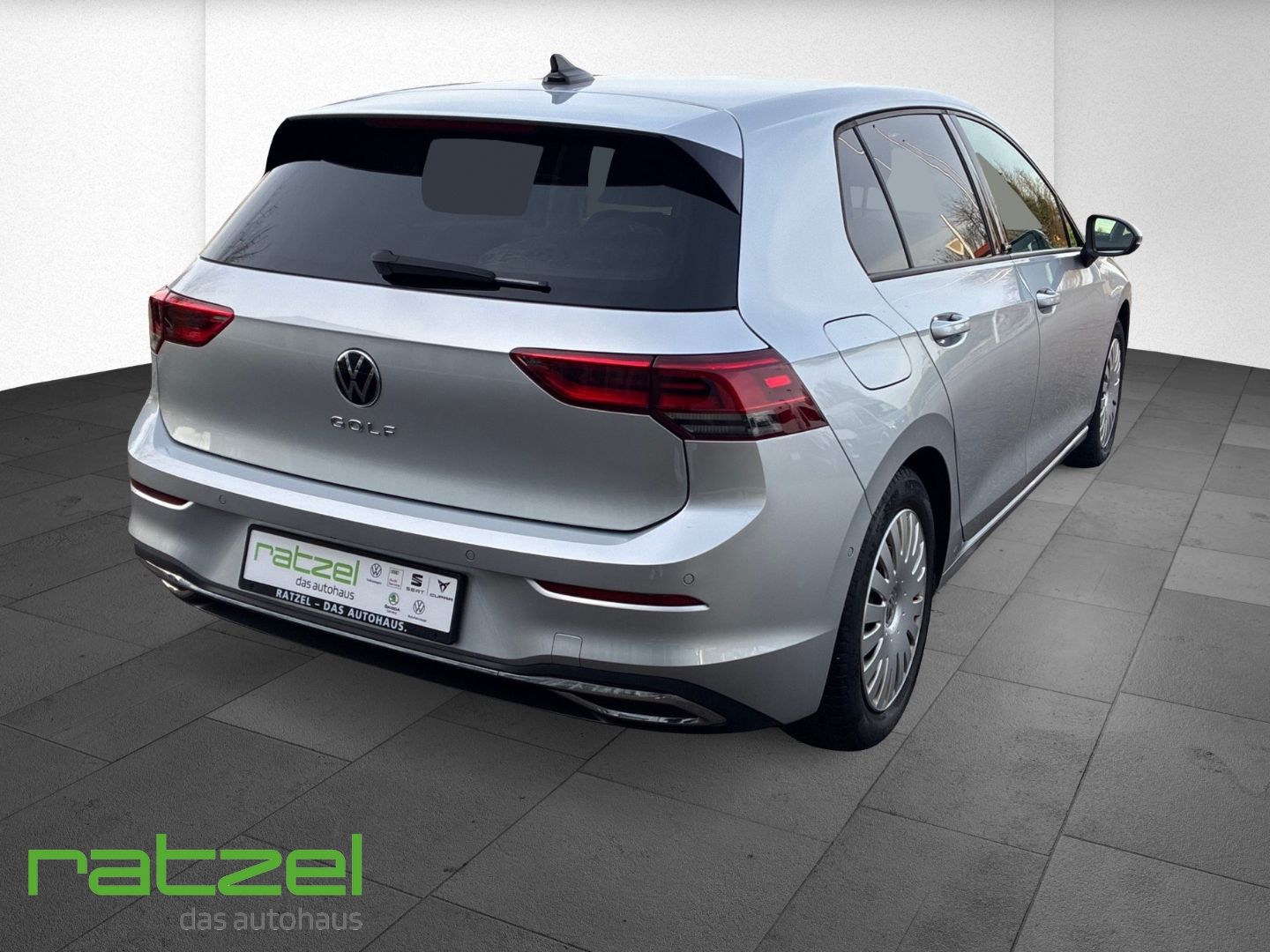 Fahrzeugabbildung Volkswagen Golf VIII 2.0 TDI Move AHK-klappbar Navigation