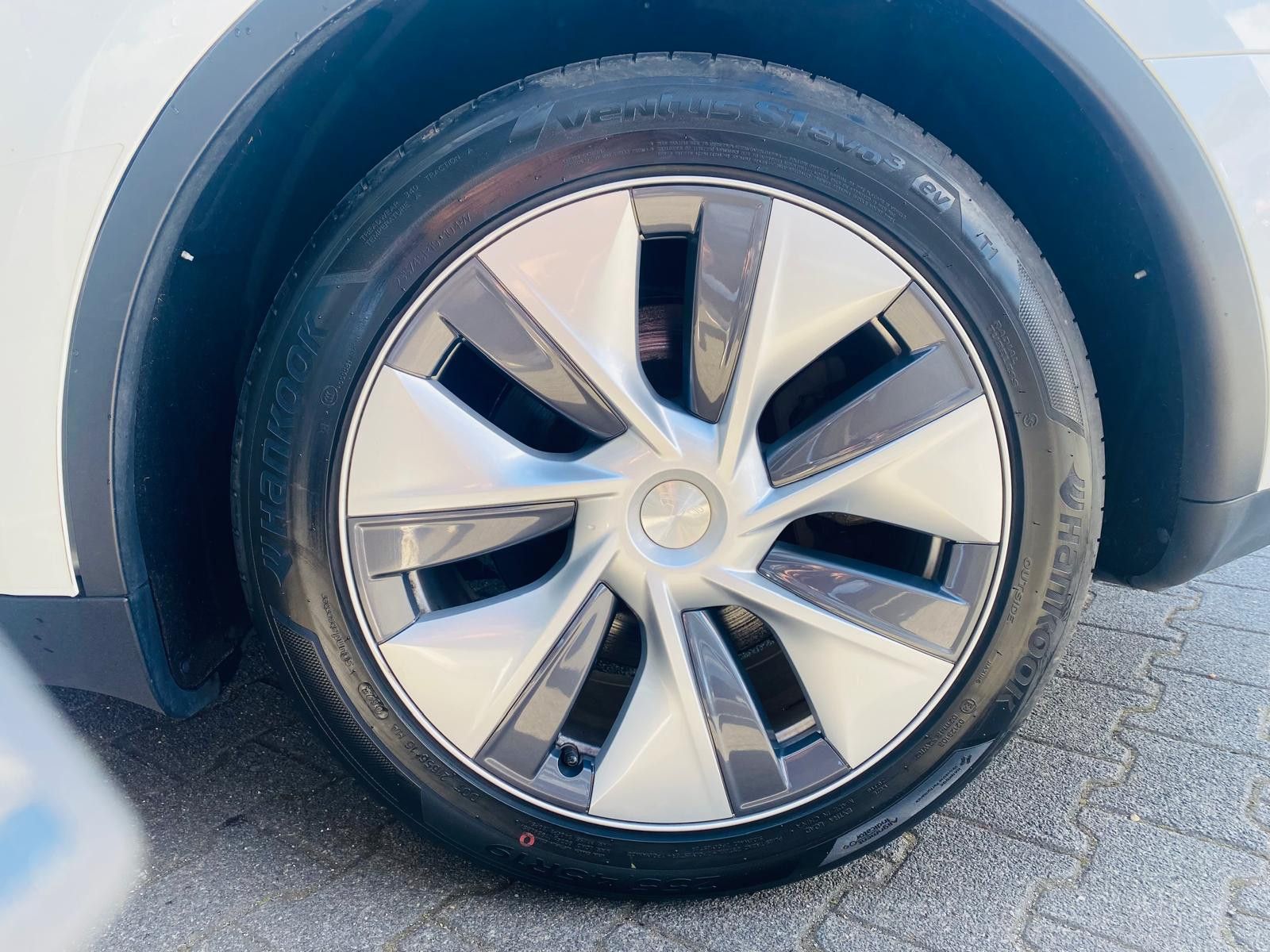 Fahrzeugabbildung Tesla Model Y LR Dual AWD PANO+STDHZ+NAVI+LED+ACC+AHK+