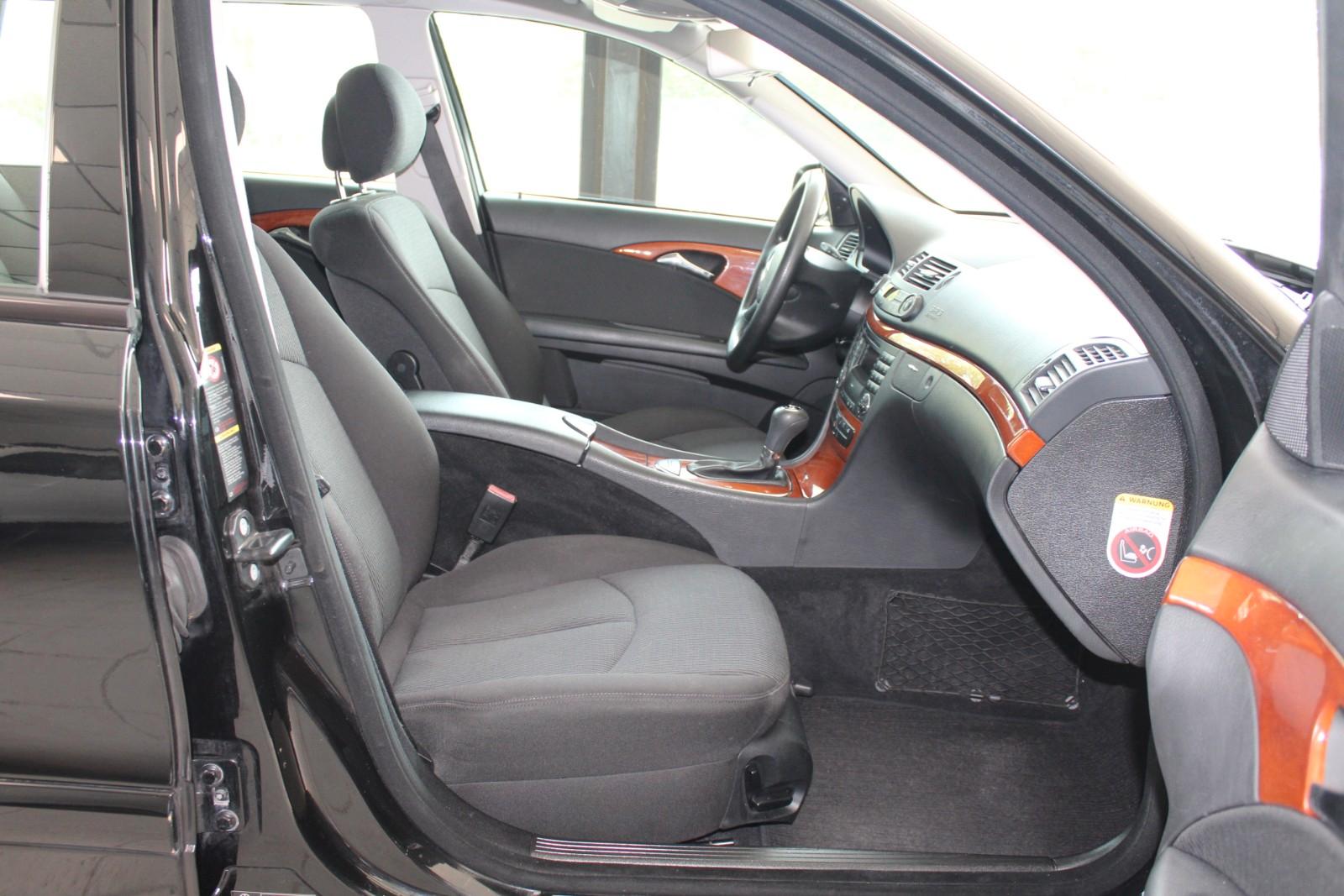 Mercedes-Benz E200 2007 — photo 13