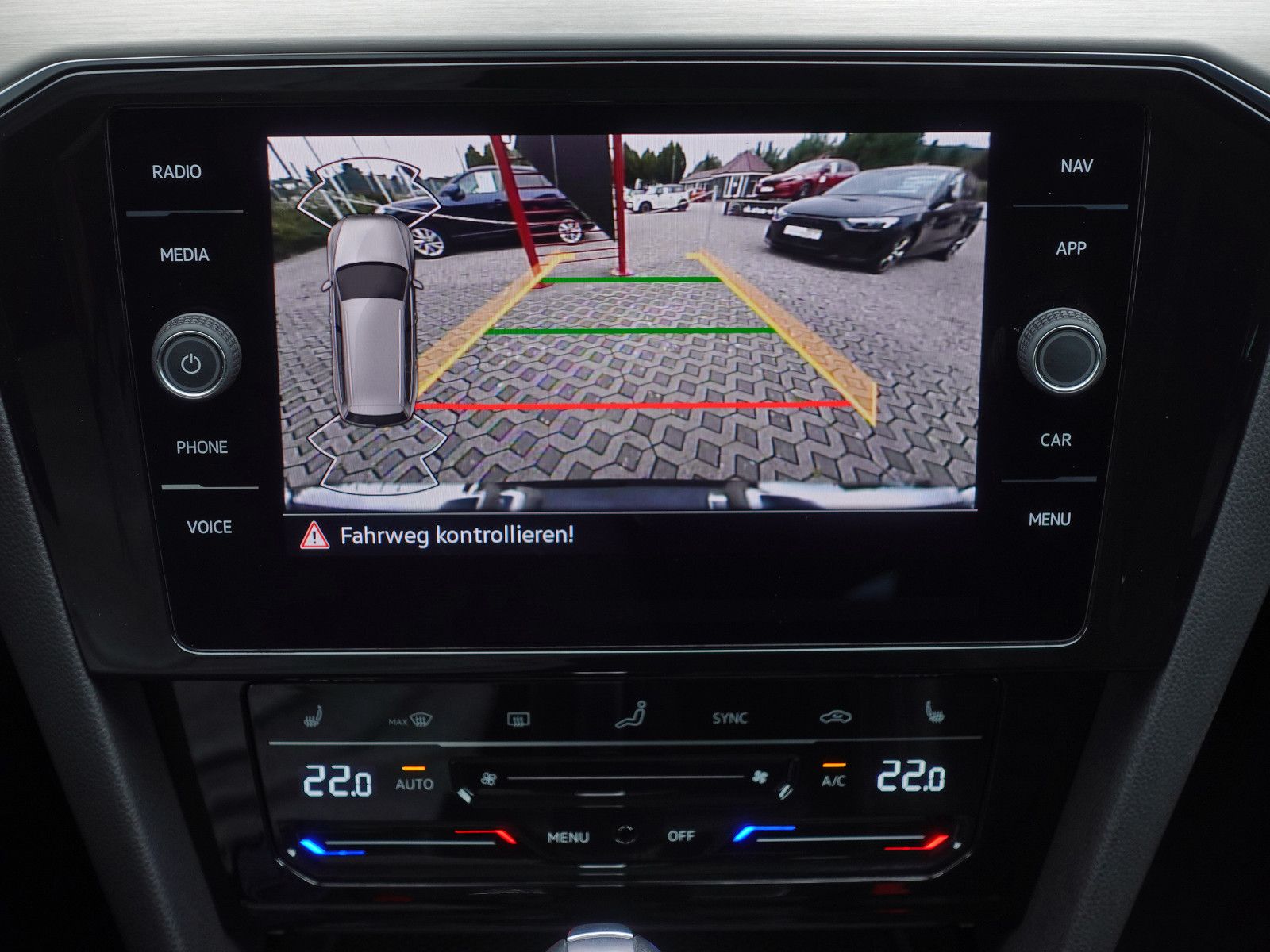 Fahrzeugabbildung Volkswagen Passat Variant 2.0 TDI DSG Elegance IQ-Light AHK