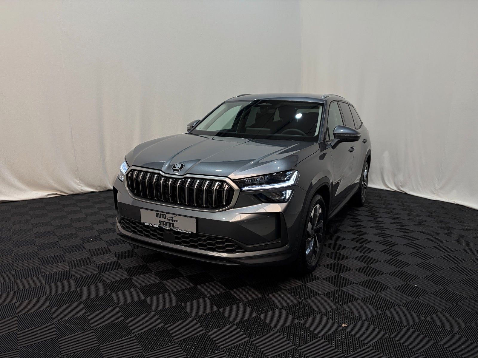 Fahrzeugabbildung SKODA Kodiaq Selection / 7Si / AHK / Matrix / 360°