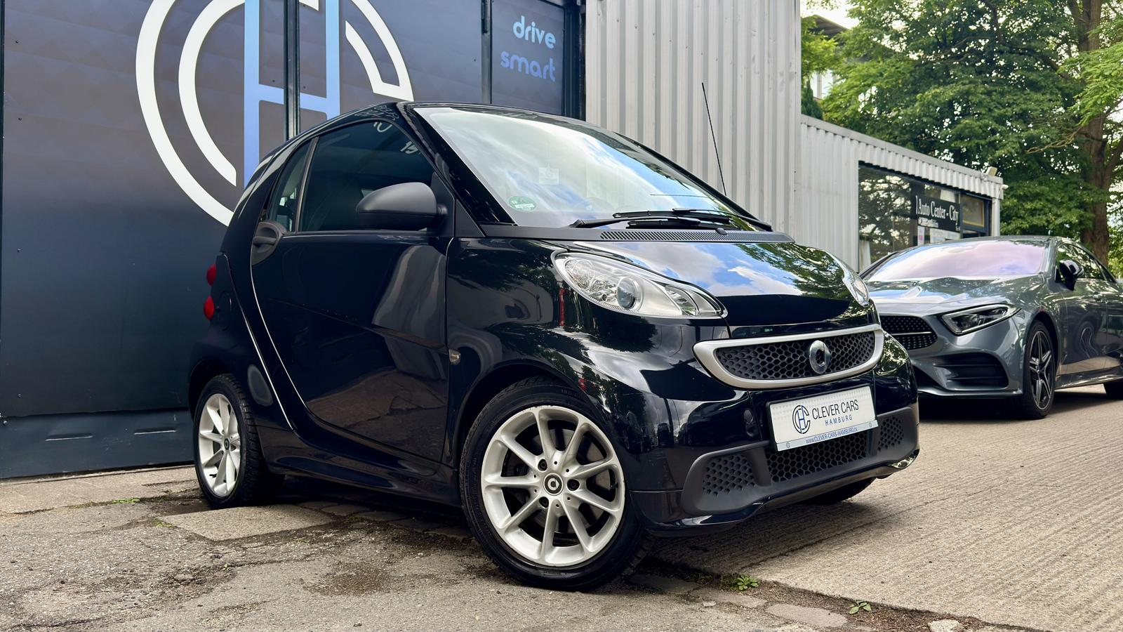 Smart ForTwo COUPE*LEDER*SERVO*AMBIENTE*NAVI*KLIMA*SHZ