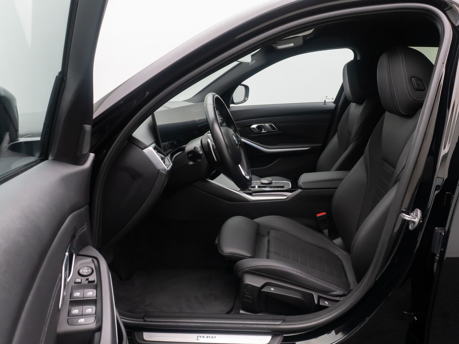 Fahrzeugabbildung BMW 318d Kamera DAB HiFi Leder Sport LED 18Zoll