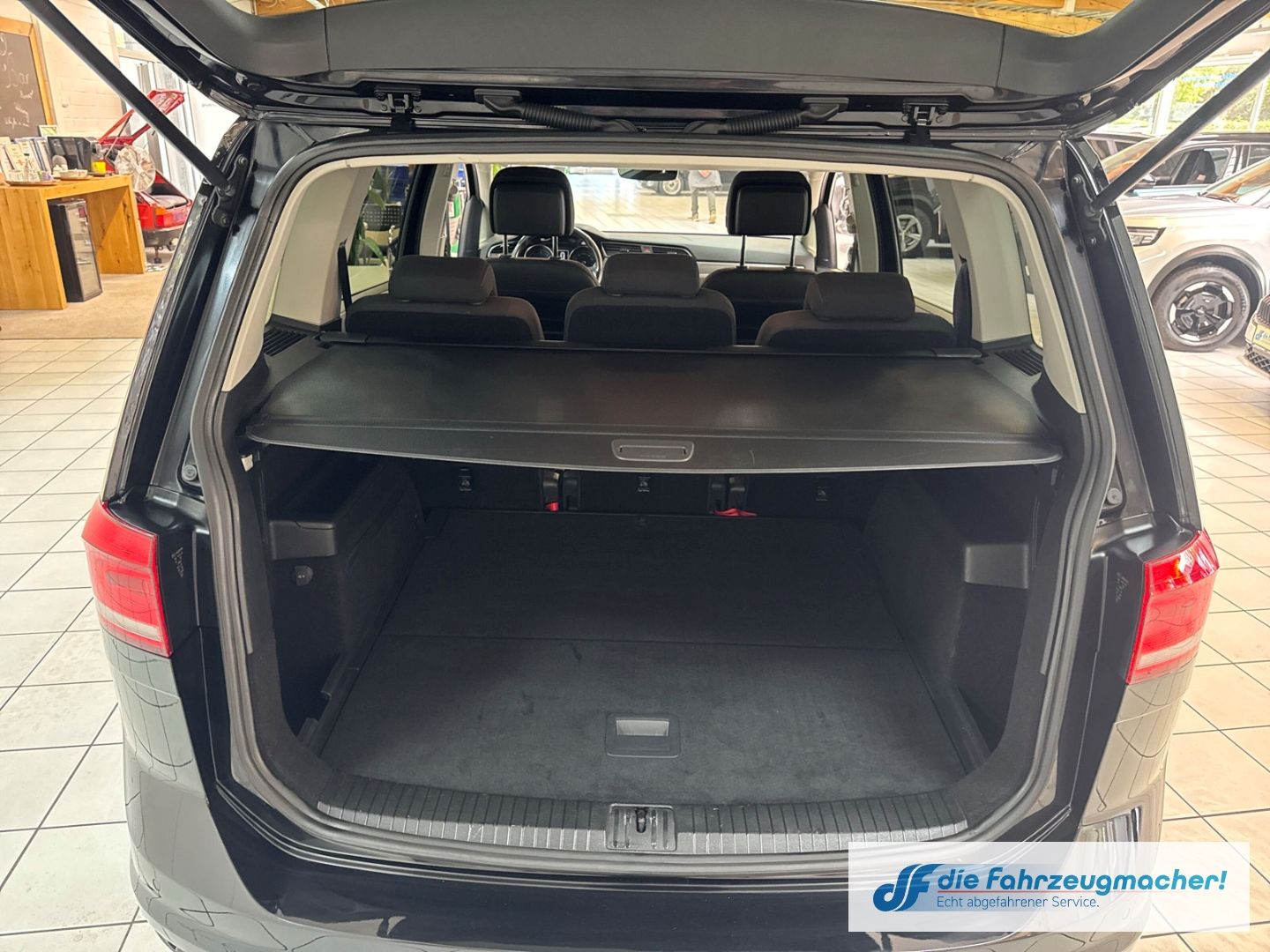 Fahrzeugabbildung Volkswagen Touran Comfortline 2,0TDi Navi Dyn. Kurvenlicht