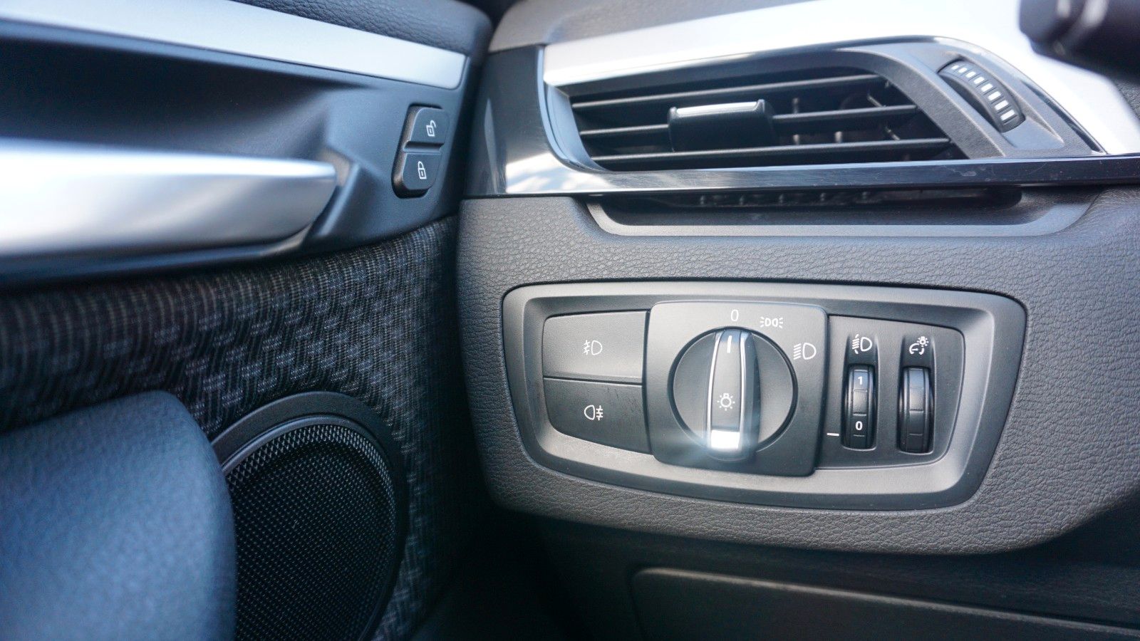 Fahrzeugabbildung BMW X1 xDrive 20i Advantage,PDC,Automatik,Scheckheft