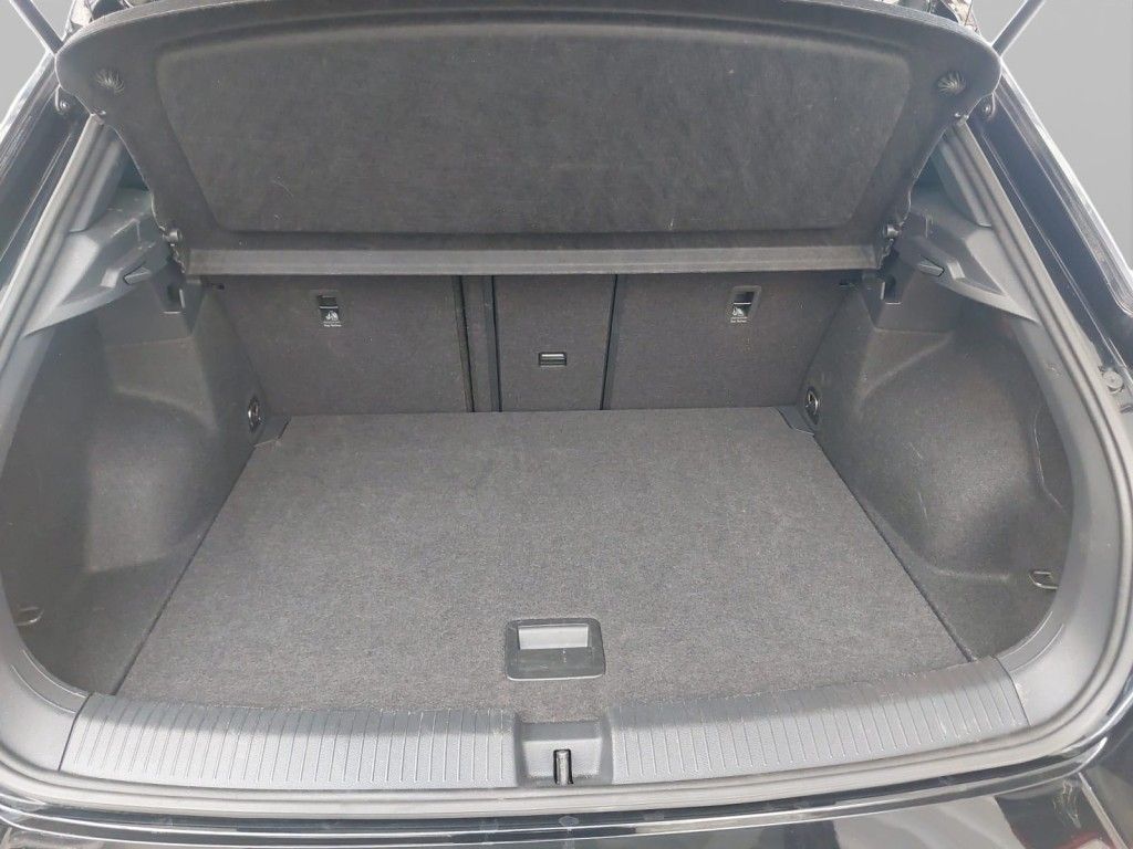 Fahrzeugabbildung Volkswagen T-Roc 1.5 TSI DSG R-Line AHZV