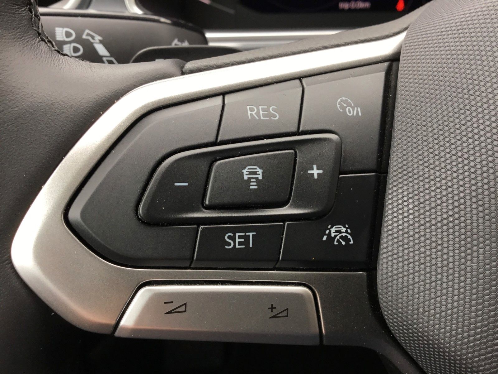 Fahrzeugabbildung Volkswagen T-Roc 2.0 TDI DSG Style+LED+AHK+ACC+Kamera