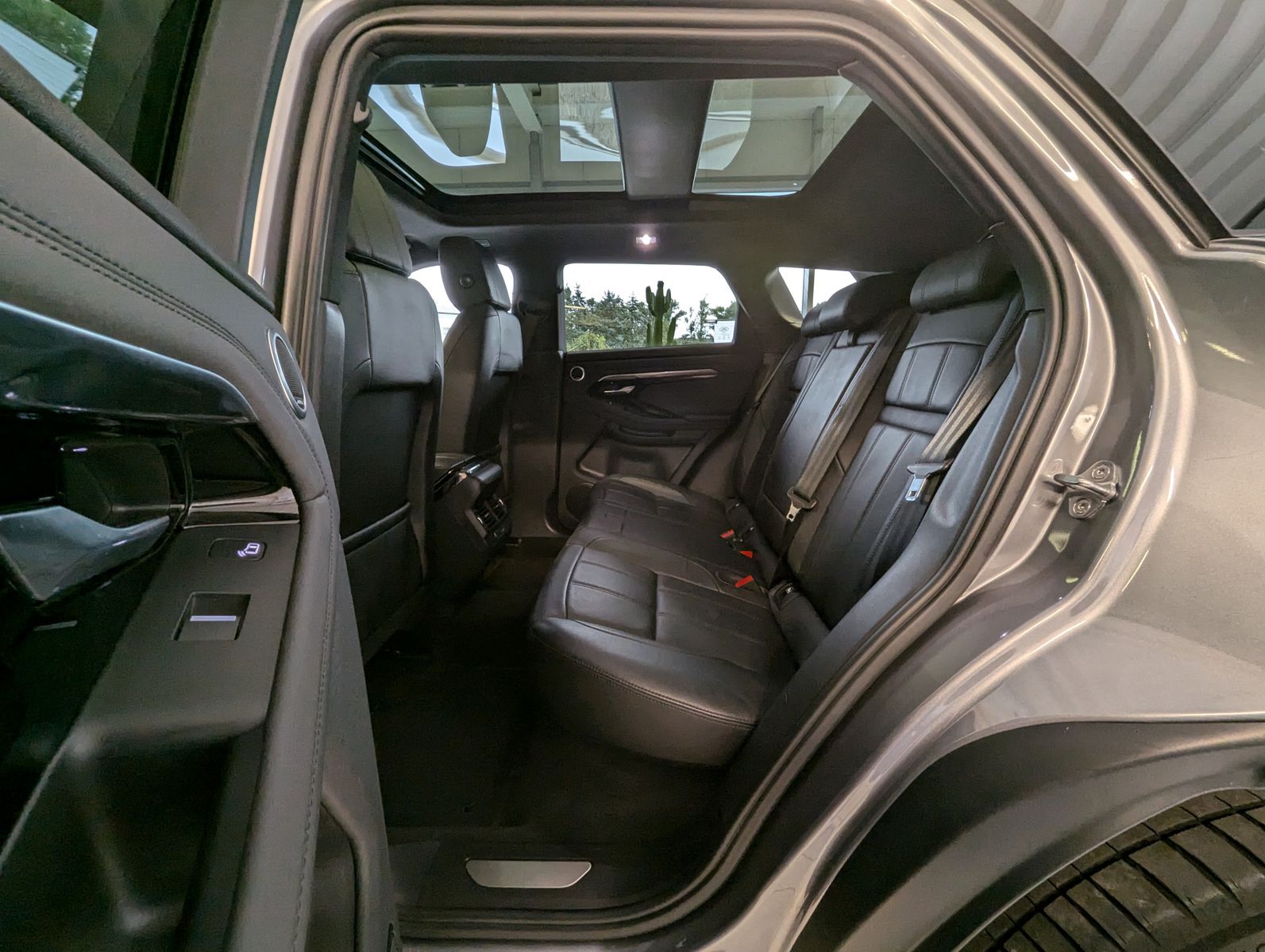 LAND ROVER Range Rover Evoque D180 R-Dynamic SE Pano HUD 20 - Image 13