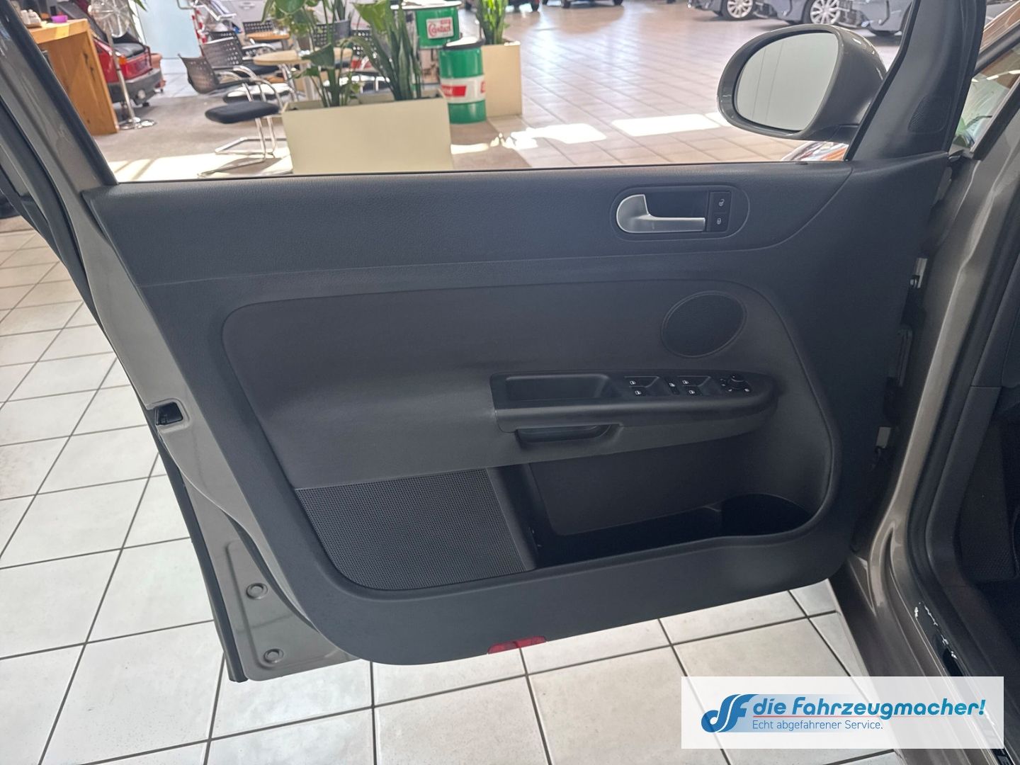 Fahrzeugabbildung Volkswagen Golf Plus VI Life Navi Dyn. Kurvenlicht 2-Zonen-