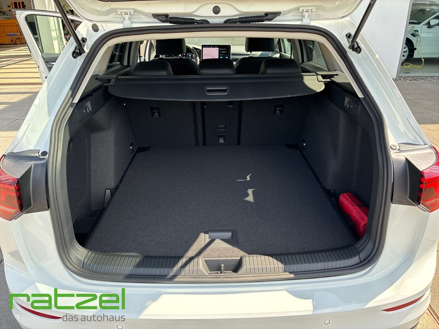 Fahrzeugabbildung Volkswagen Golf Variant ENERGY 1.5eTSI DSG ACC+AHK+NAVI+LED