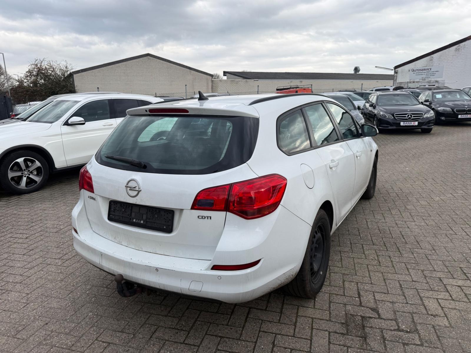 Opel Astra 2012 — photo 6