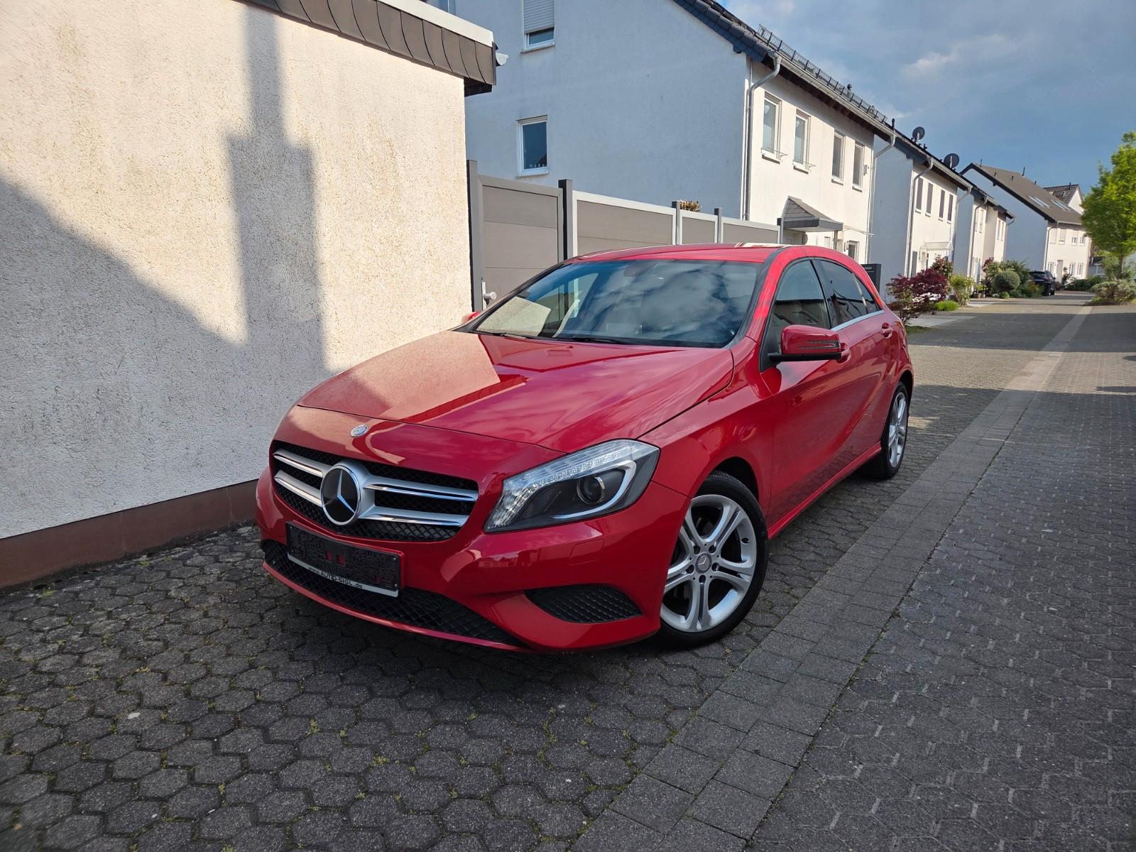 Mercedes-Benz A 180 BlueEfficiency*NAVI*XENON *KAMERA* TÜV NEU
