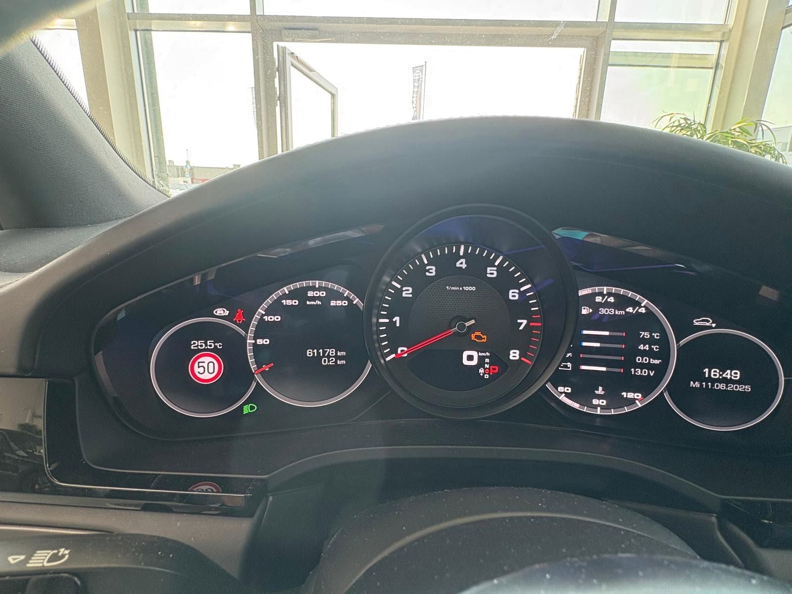 Fahrzeugabbildung Porsche Cayenne, pano, luft volleder ahk,21 zoll, stdhz